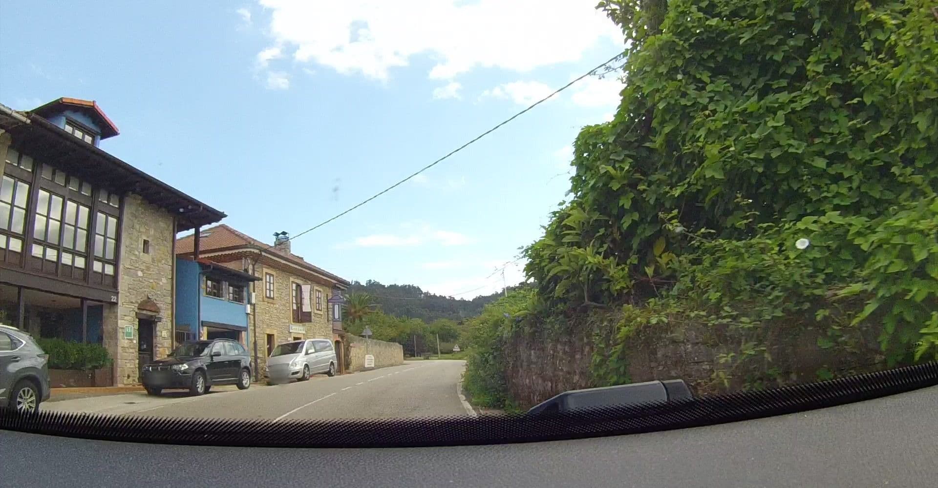 Street view near Apartamentos Rodiles Rural, Villaviciosa — © VincentVE (CC BY-SA · Mapillary)