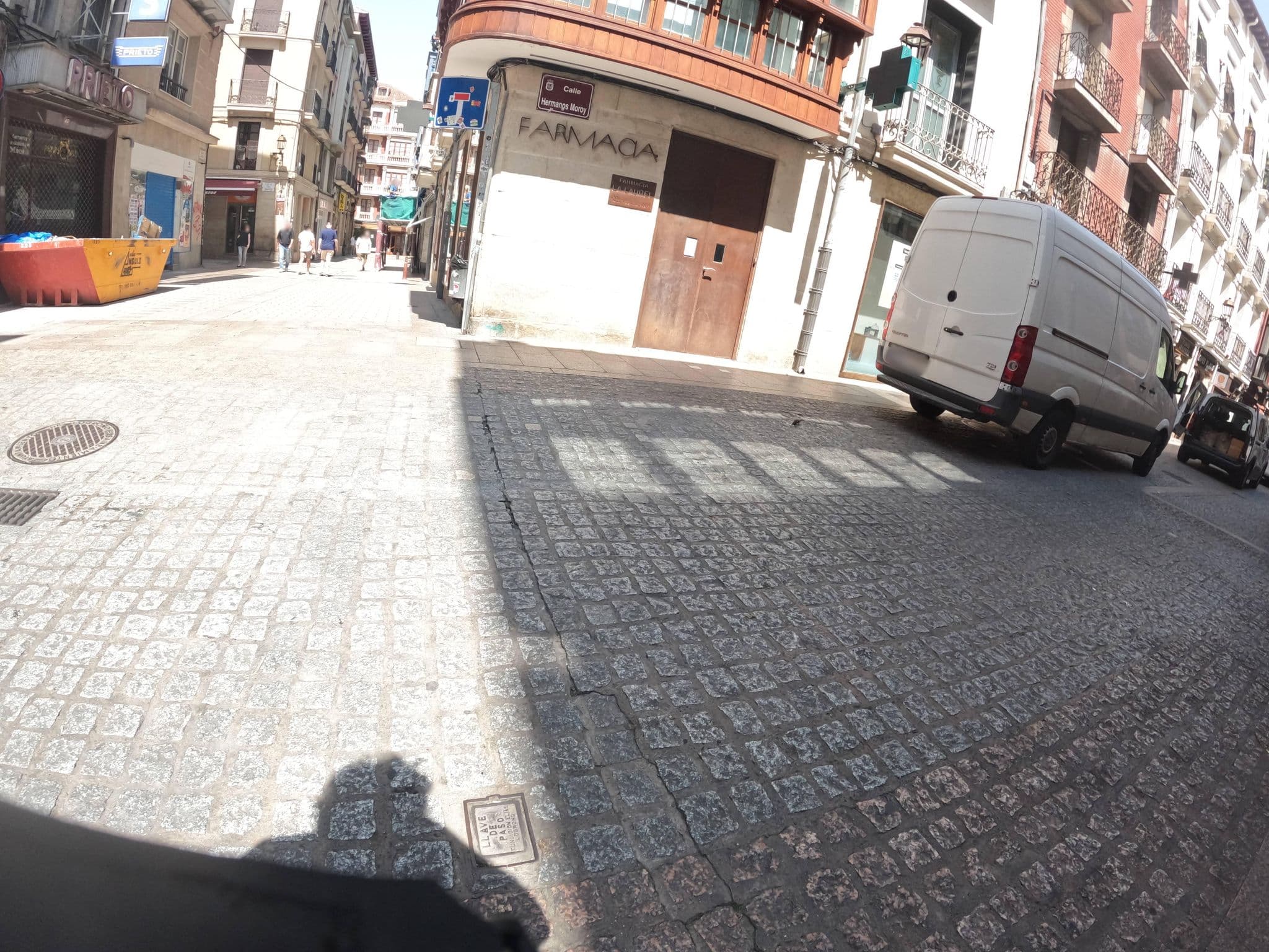 Street view near Hostal Niza, Logroño — © vinisa (CC BY-SA · Mapillary)