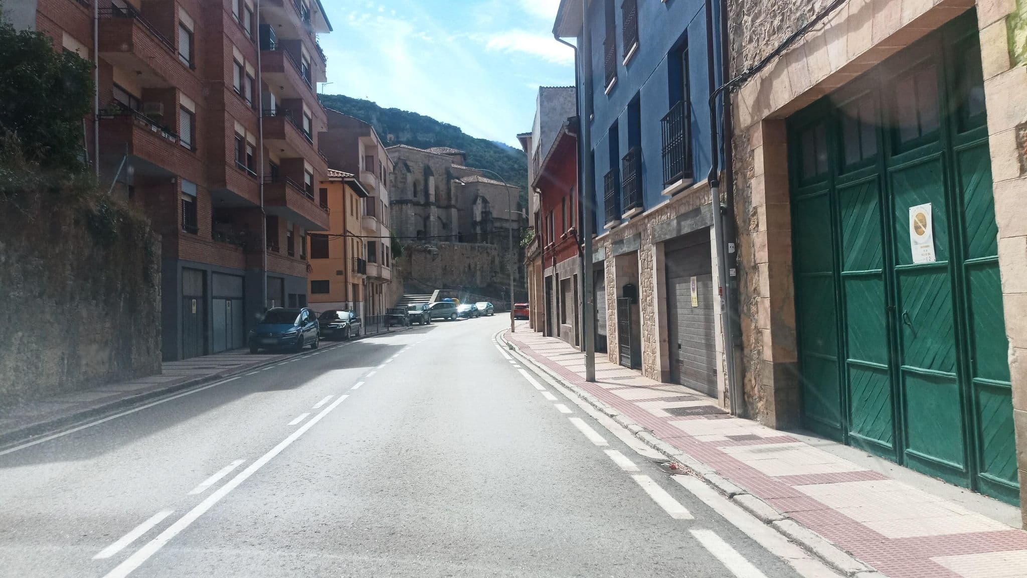 Street view near Hostal Restaurante la Muralla, Oña — © leteristo (CC BY-SA · Mapillary)