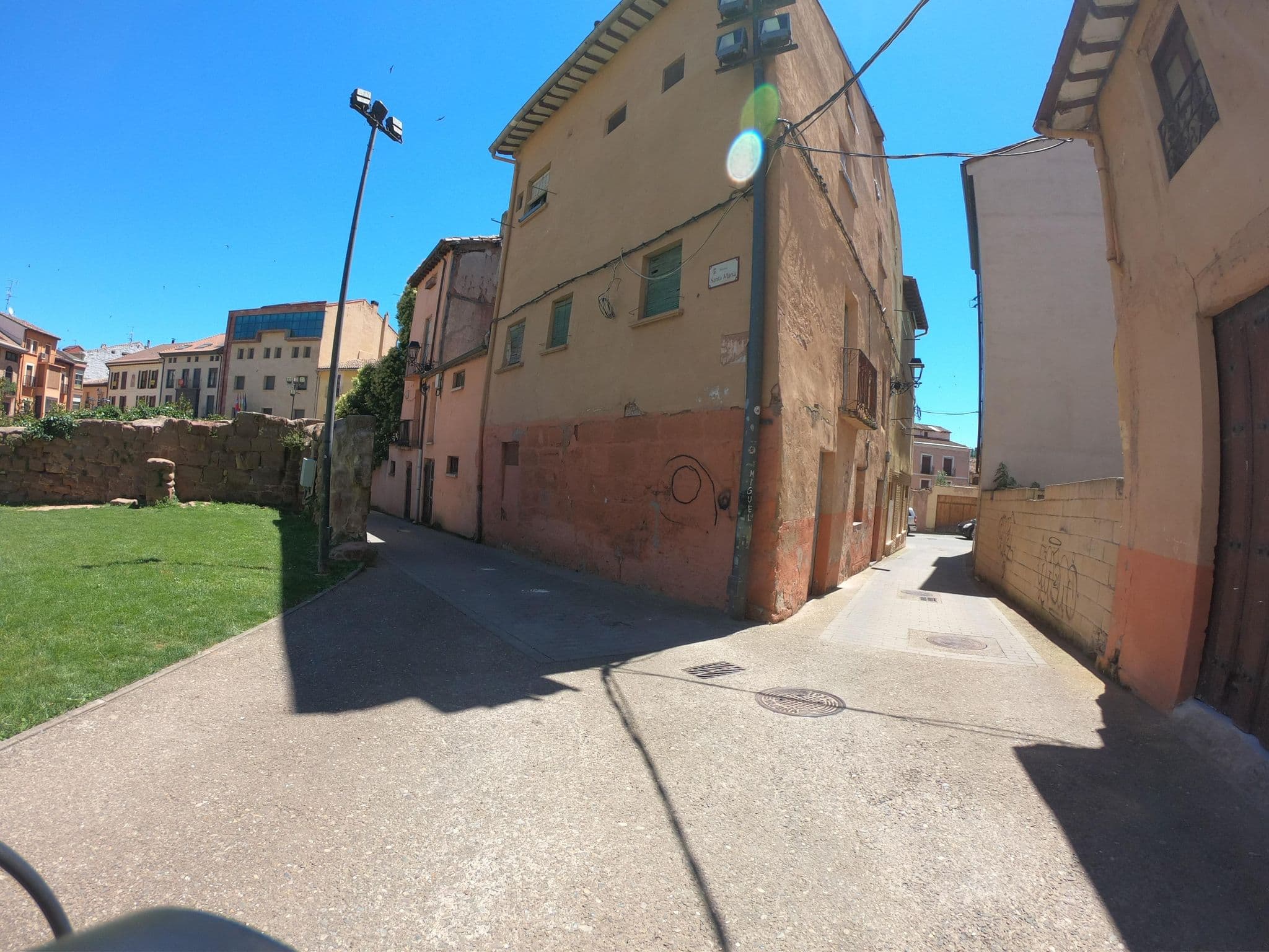 Street view near Albergue Alberino, Nájera — © rubencarbonero (CC BY-SA · Mapillary)