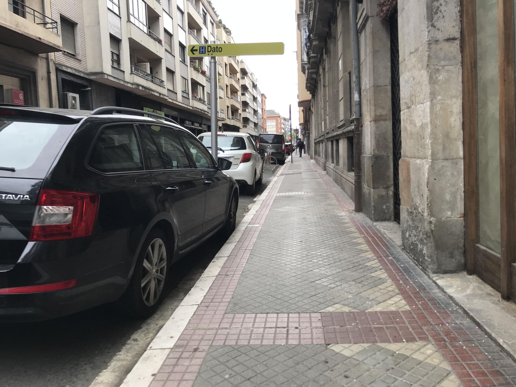 Street view near Residencia de estudiantes La residencia, Gasteiz / Vitoria — © miguel_andrade (CC BY-SA · Mapillary)
