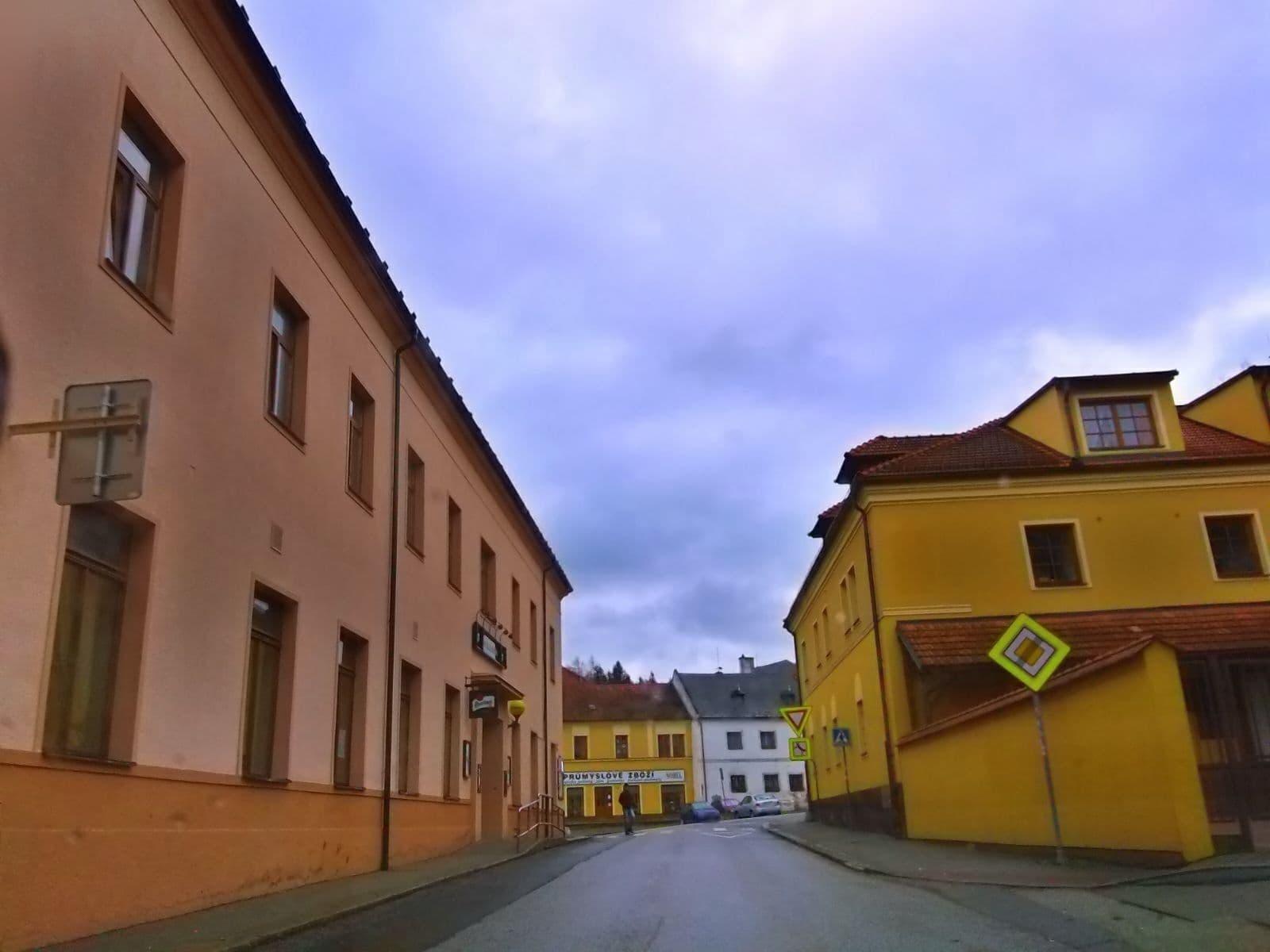 Street view near Hotel Panský dům, Vyšší Brod — © majkaz (CC BY-SA · Mapillary)