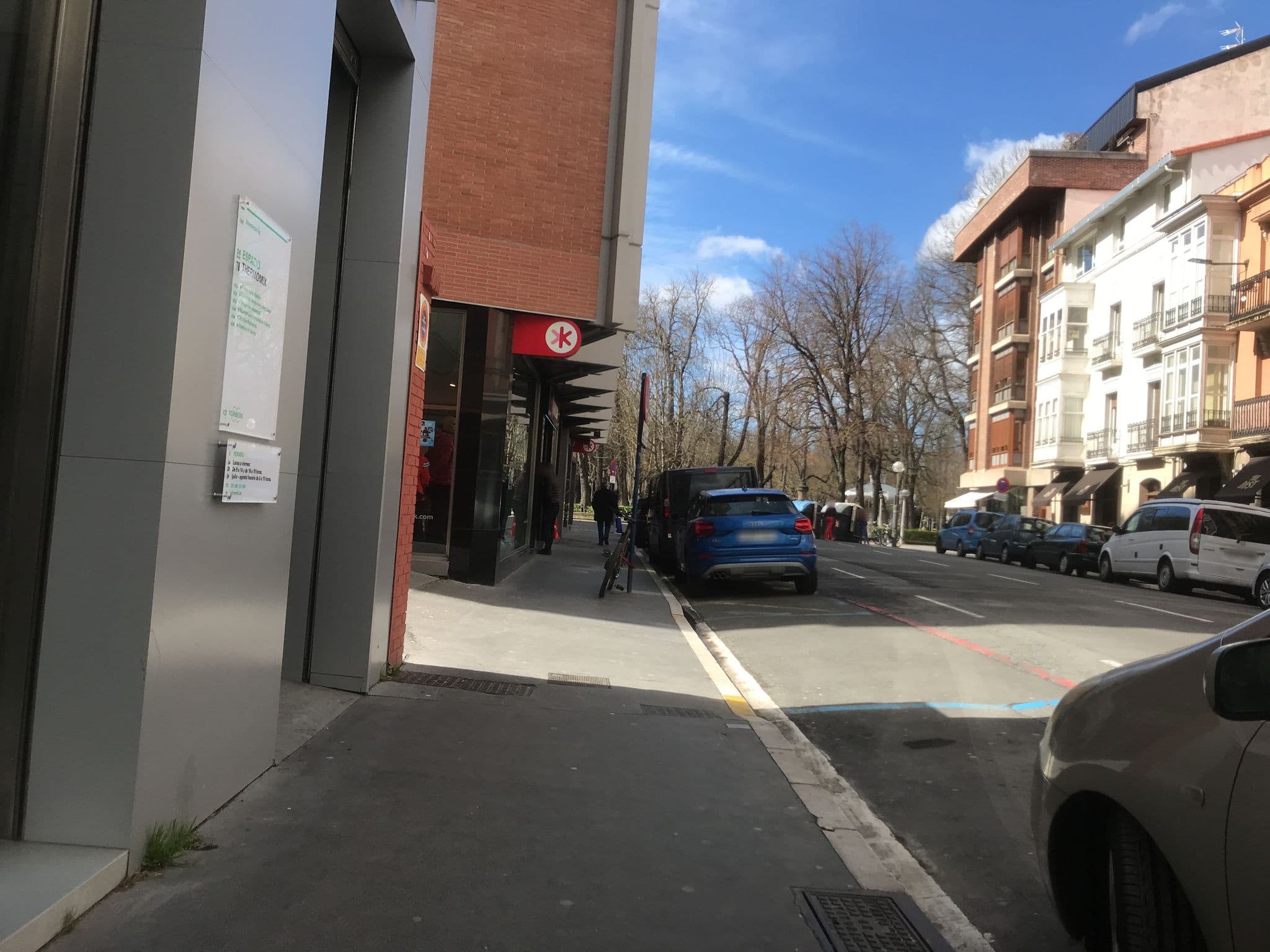Street view near Hotel Almoneda, Gasteiz / Vitoria — © miguel_andrade (CC BY-SA · Mapillary)