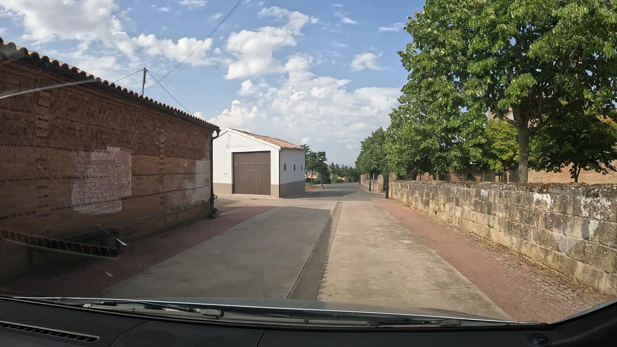 Street view near Holtel Caña Brava Inn, Baños de Río Tobía — © vinisa (CC BY-SA · Mapillary)