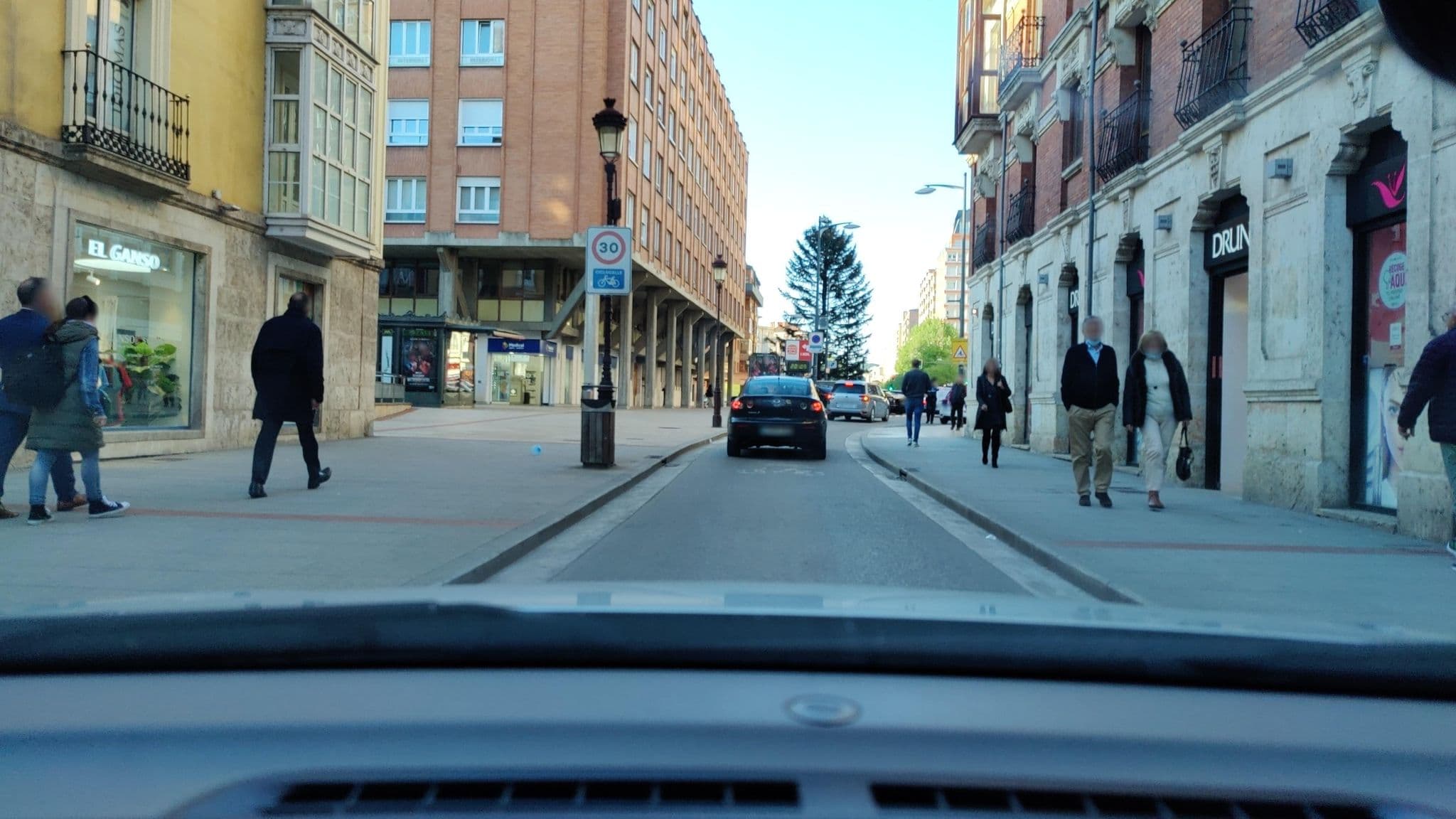 Street view near Hotel Centro, Burgos — © cronoser (CC BY-SA · Mapillary)