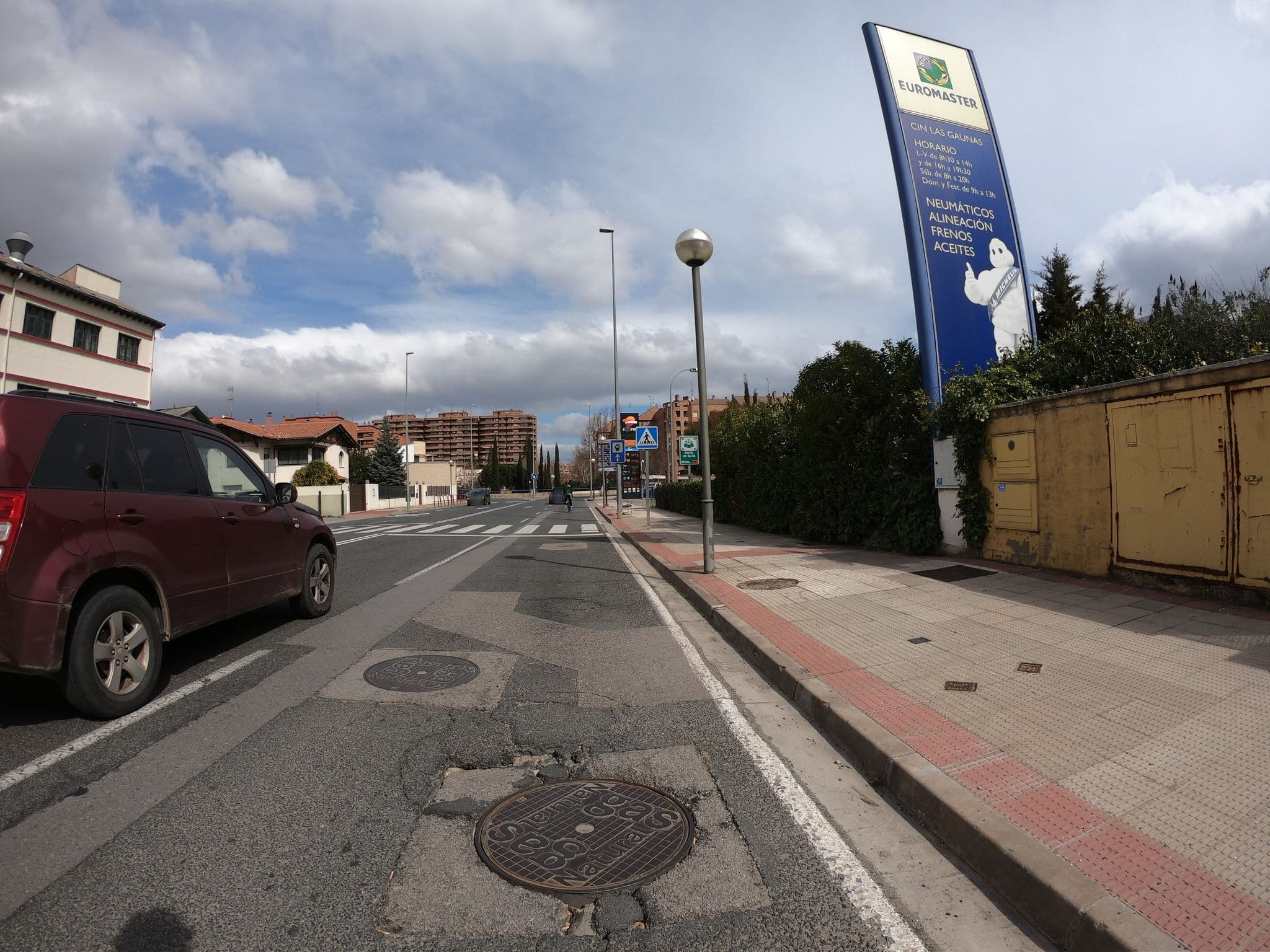 Street view near Hotel las Gaunas Avda. de Madrid, 25, Logroño — © rubencarbonero (CC BY-SA · Mapillary)
