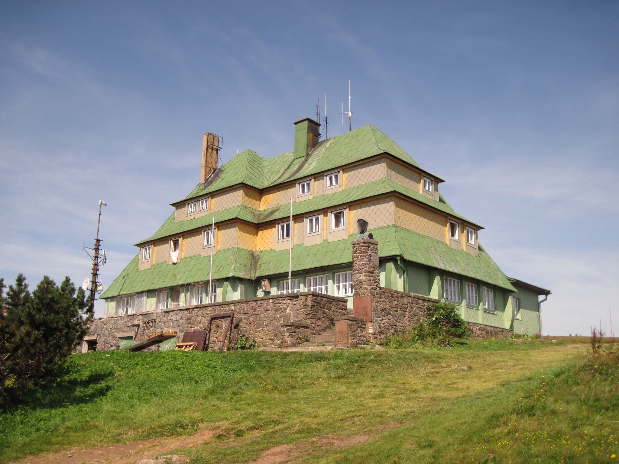 Street view near Masarykova chata, Skuhrov nad Bělou — © rootie (CC BY-SA · Mapillary)