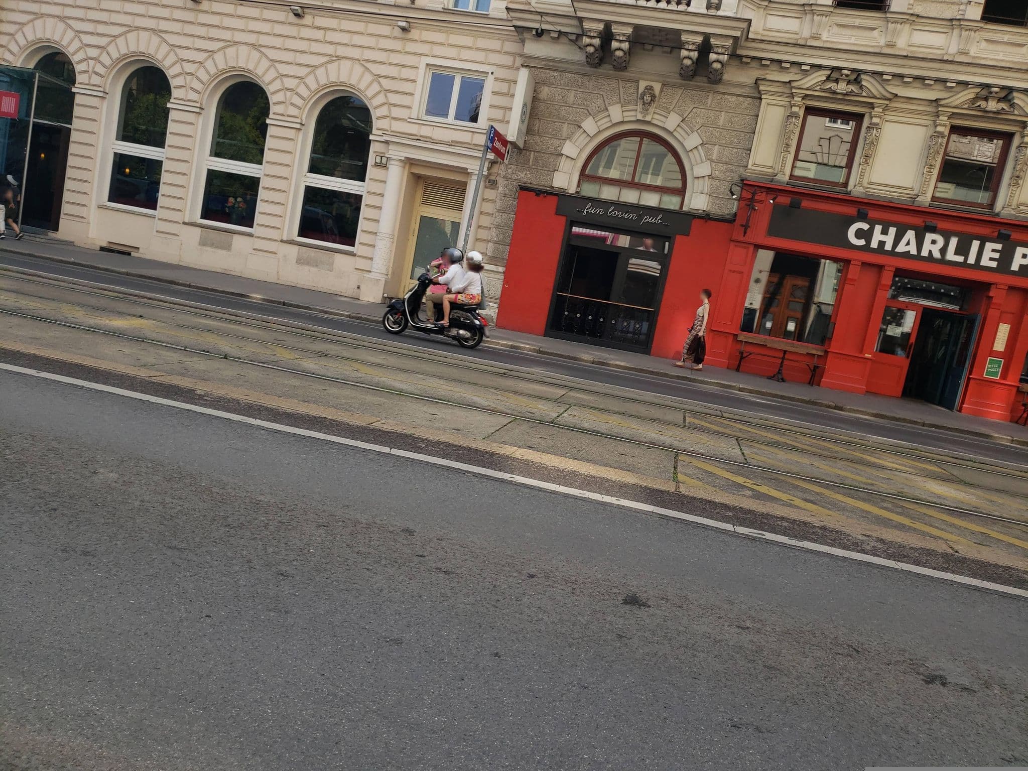 Street view near Baron, Alsergrund — © mapfool (CC BY-SA · Mapillary)