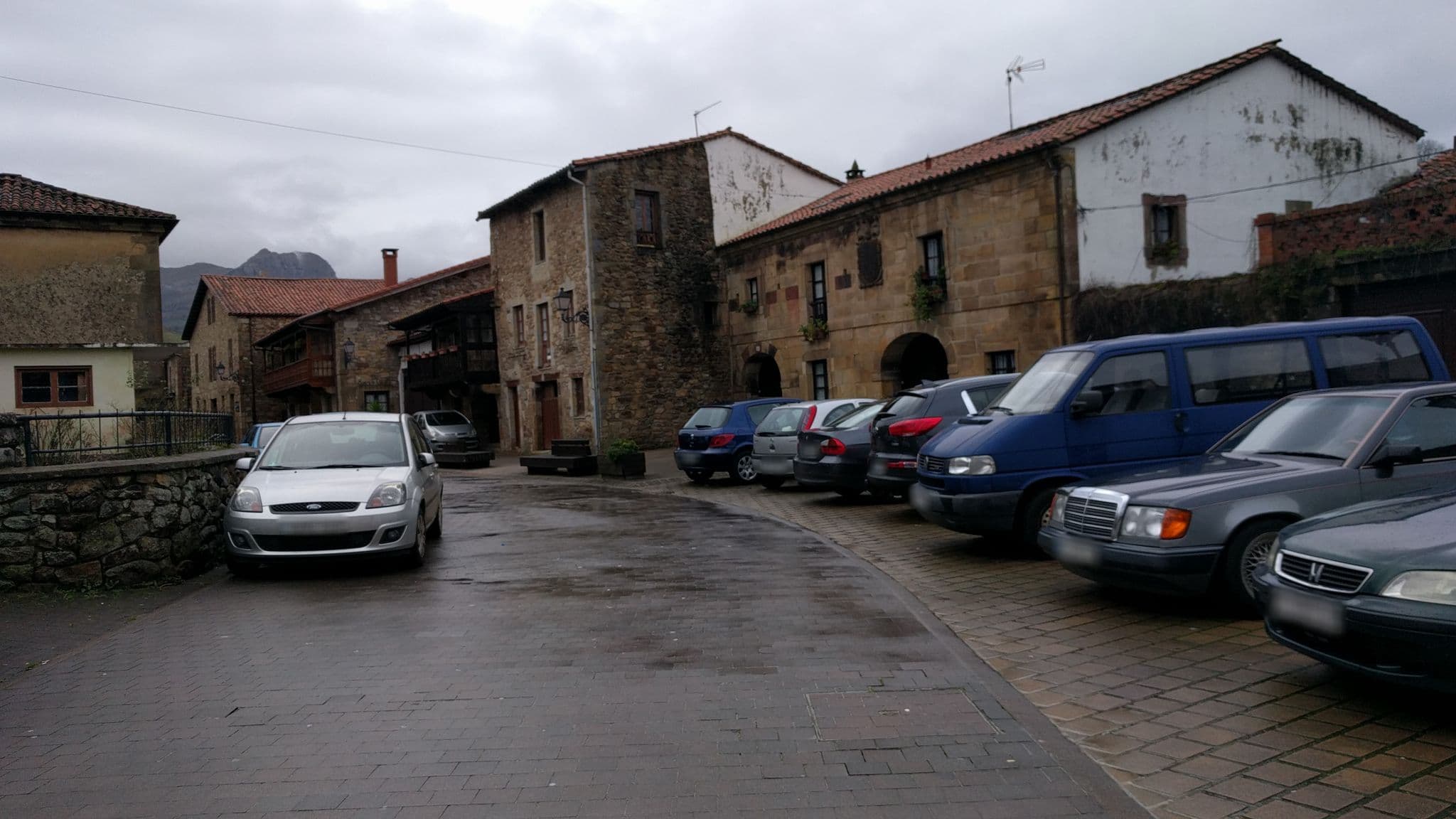 Street view near Apartamentos Rurales los Picos, Penagos — © egofer (CC BY-SA · Mapillary)