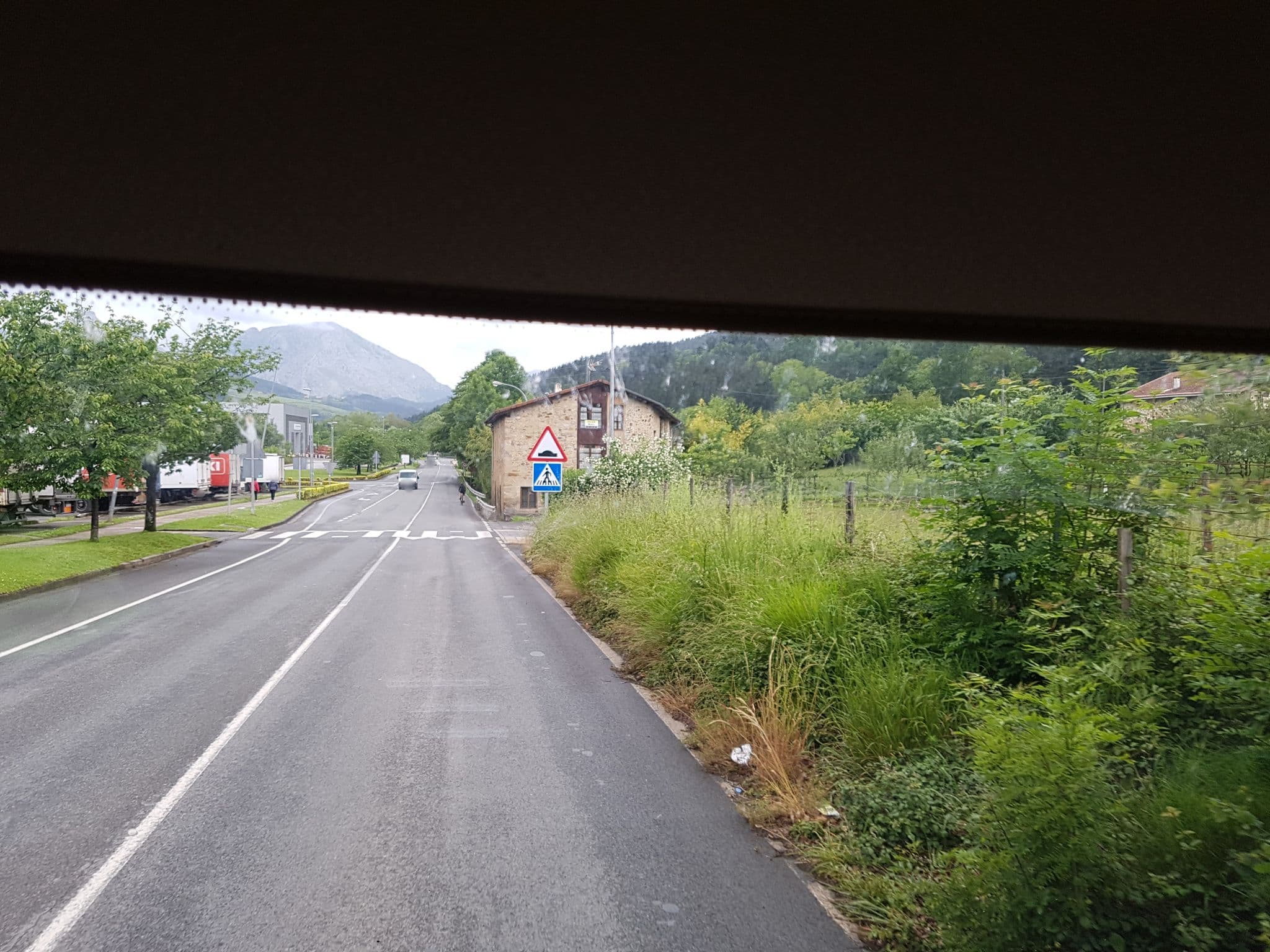 Street view near Hotel Elorrio, Elorrio — © bernardvoyageur (CC BY-SA · Mapillary)