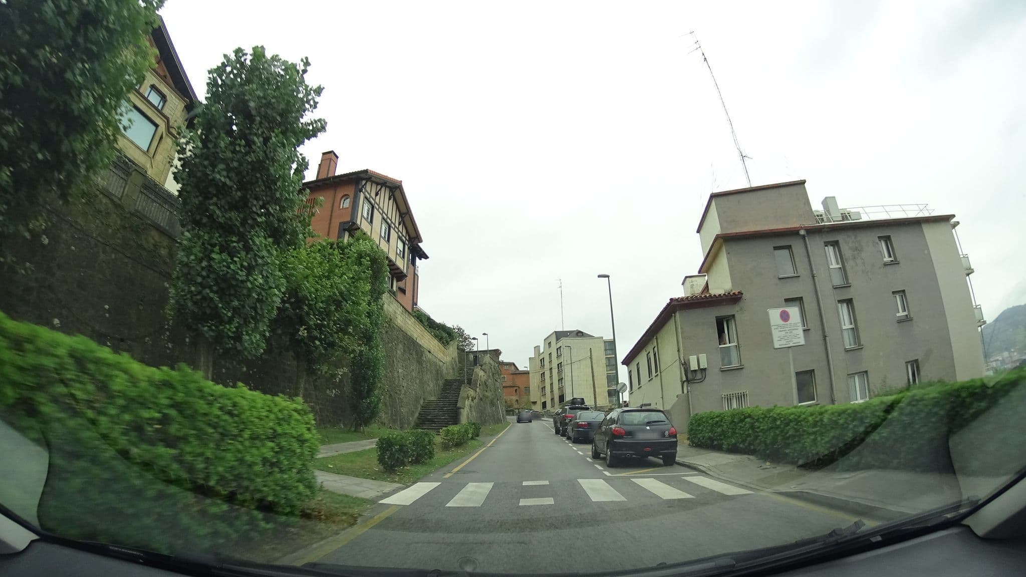 Street view near Hotel Petit Palace Tamarises, Algorta — © robertogeb (CC BY-SA · Mapillary)