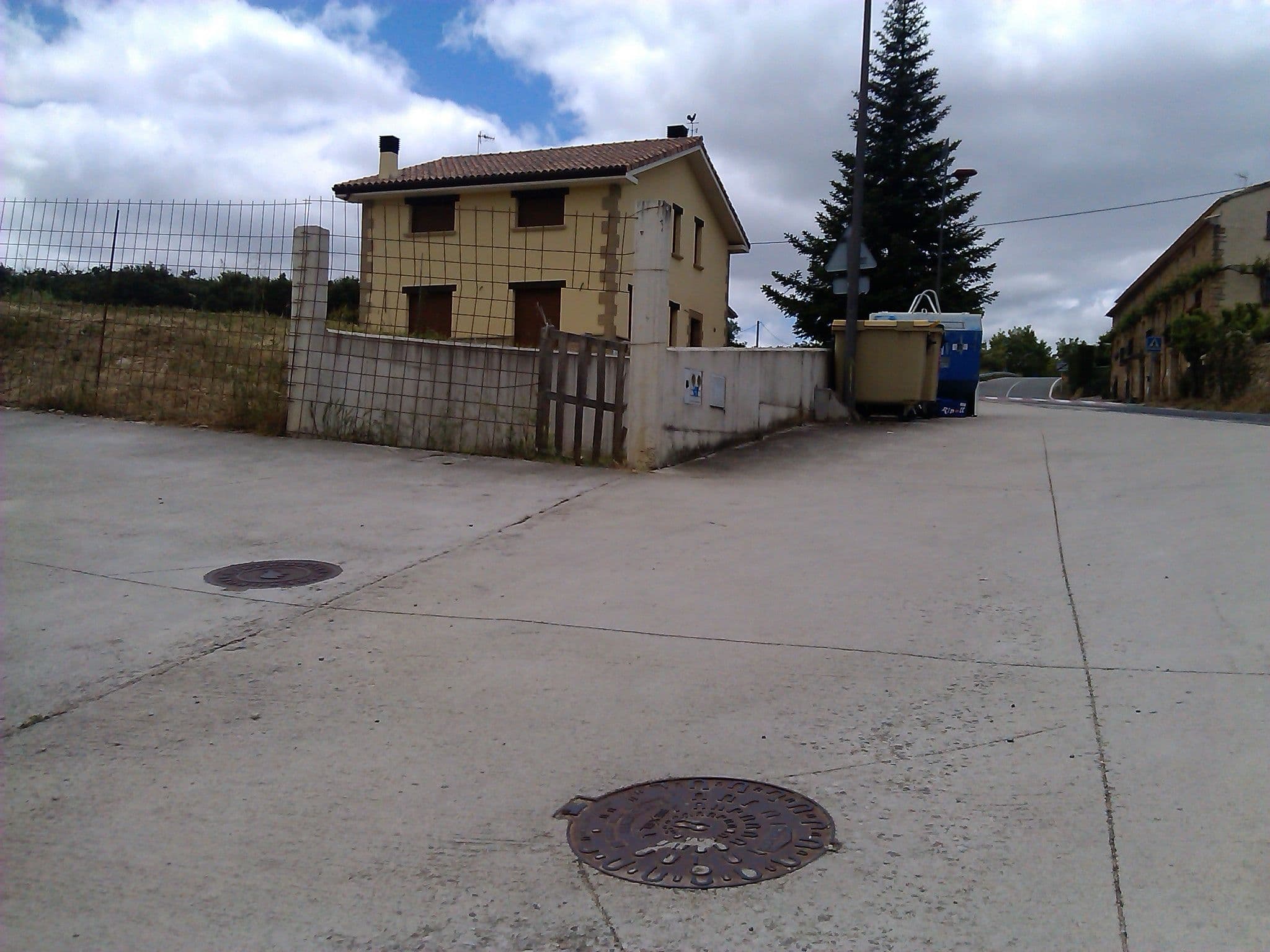 Street view near Hotel Casa Rural Nahia, Yerri — © changchun1 (CC BY-SA · Mapillary)