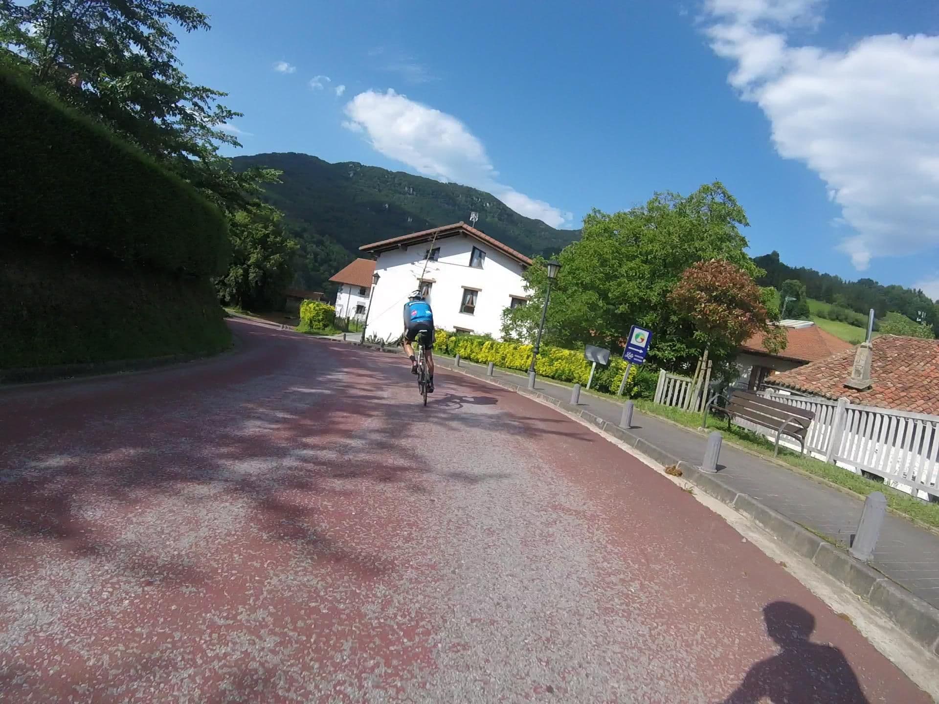 Street view near Lete, Asteasu — © mikelo (CC BY-SA · Mapillary)