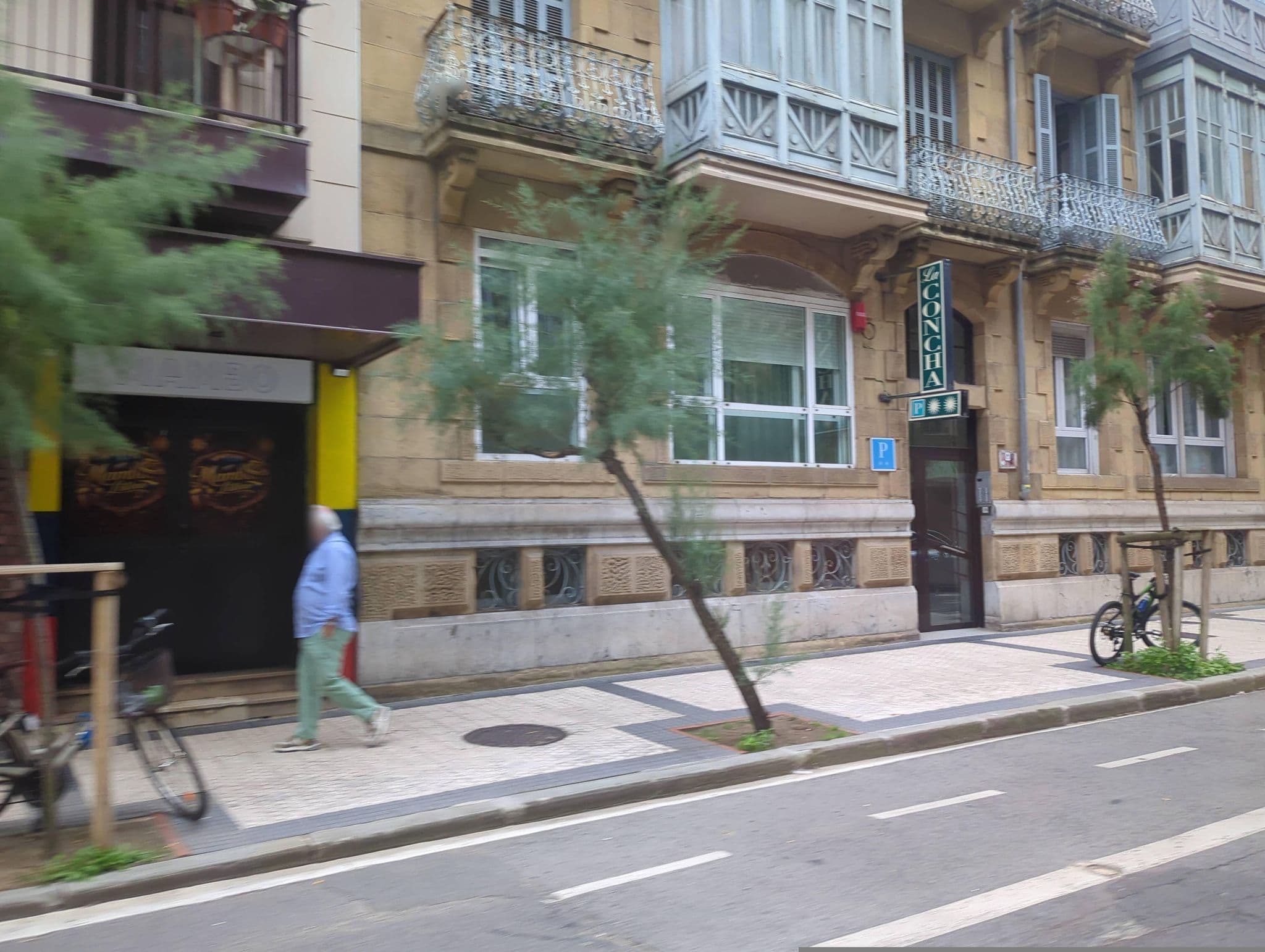 Street view near La Concha, Donostia / San Sebastián — © miguel_andrade (CC BY-SA · Mapillary)