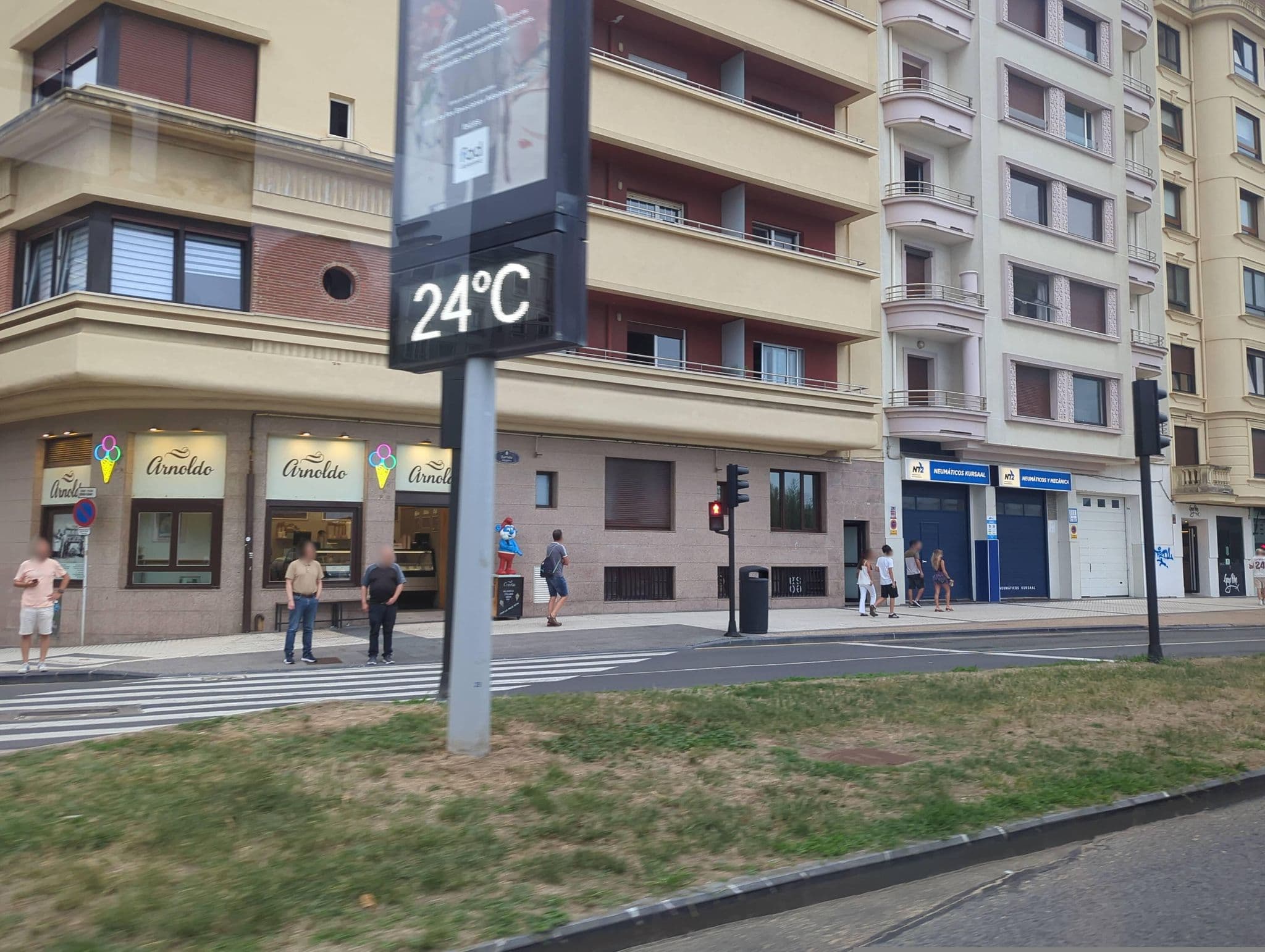 Street view near Pensión La Gaviota Beach, Donostia / San Sebastián — © miguel_andrade (CC BY-SA · Mapillary)