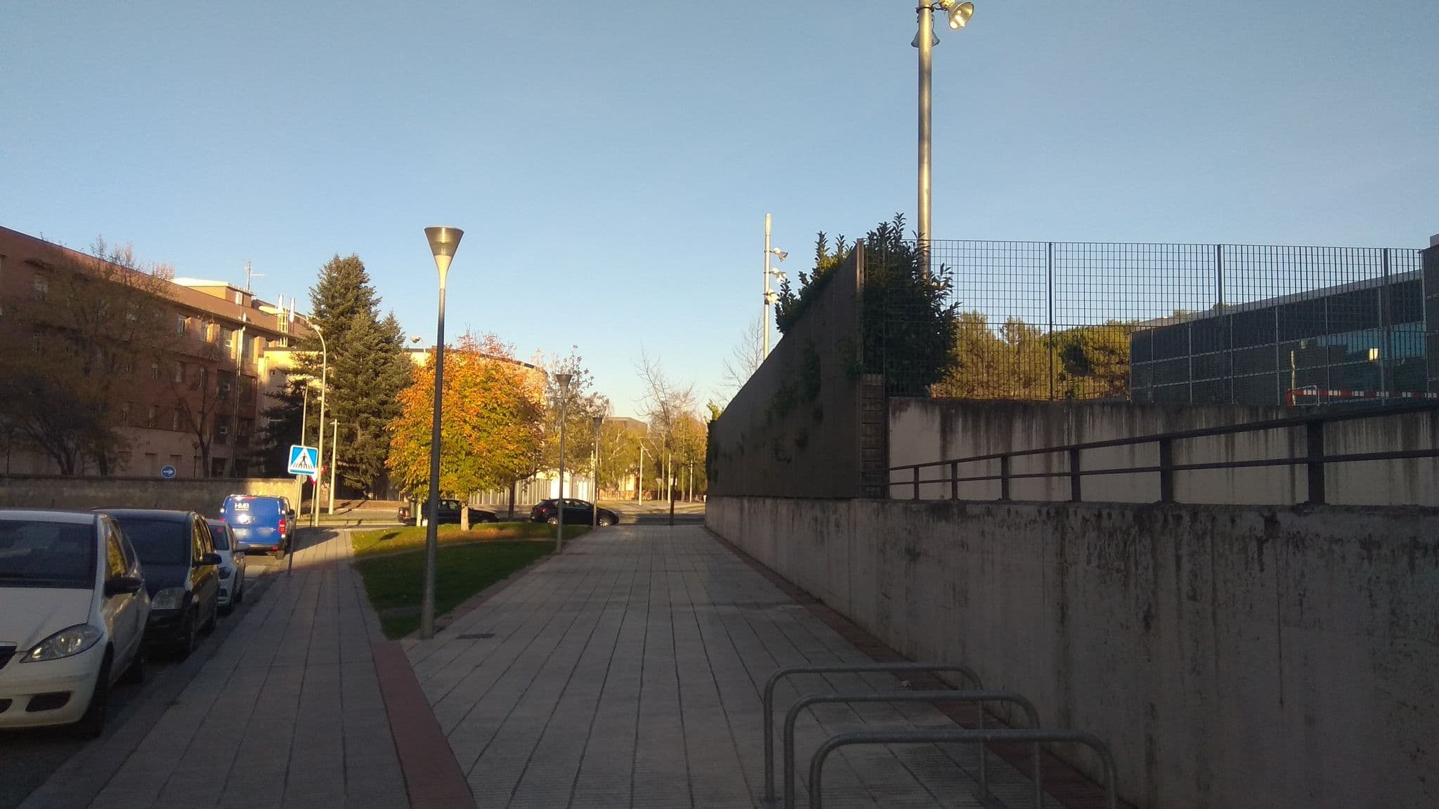 Street view near Apartamentos Mirasierra, Barañáin — © thehandler (CC BY-SA · Mapillary)