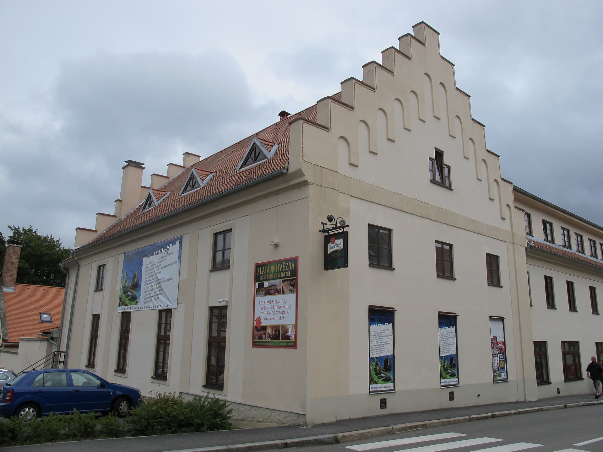 Hotel Zlatá Hvězda (via Wikimedia Commons, CC BY-SA 3.0)