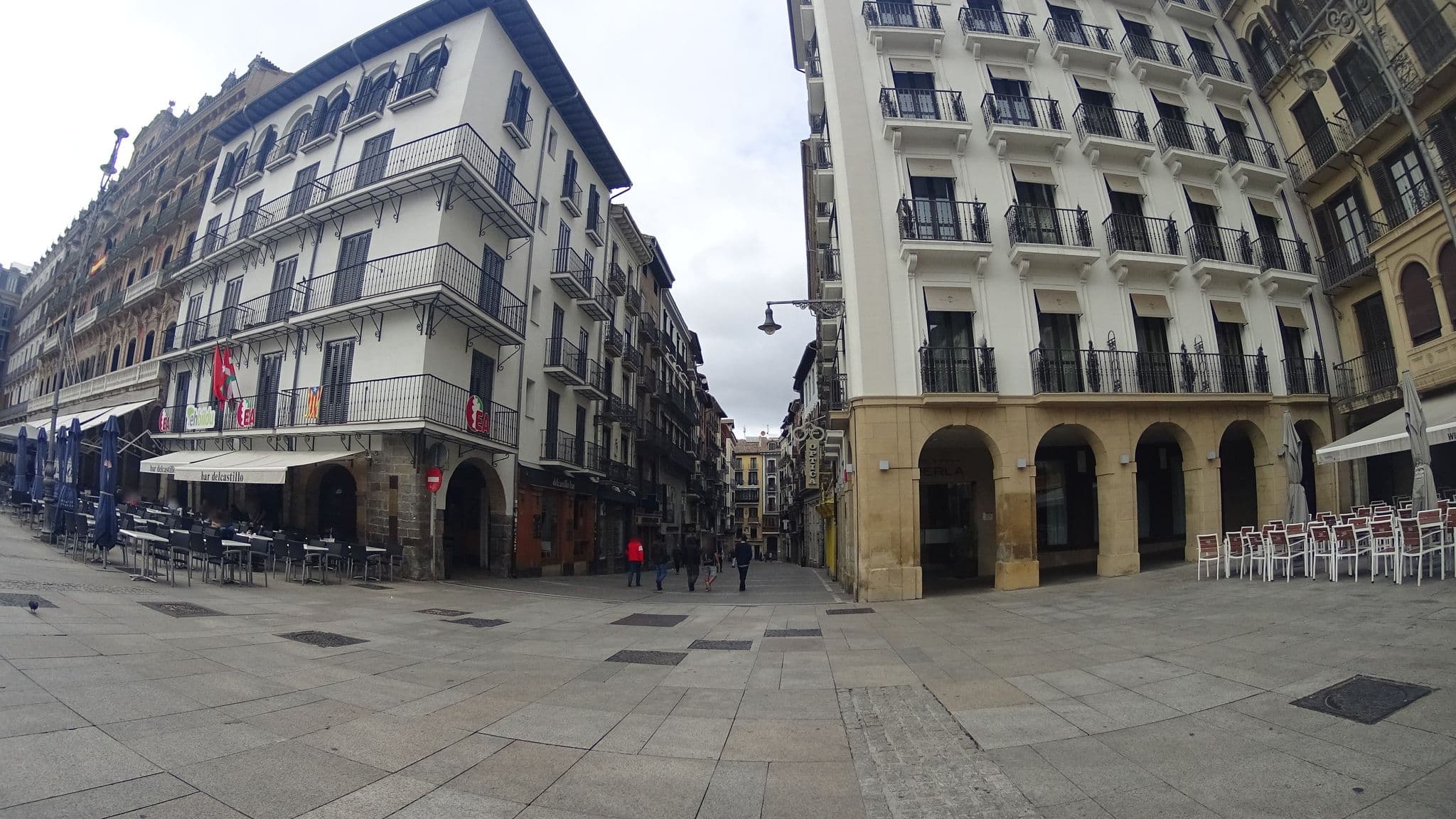 Street view near Zenit Hotel Pamplona, Pamplona — © robertogeb (CC BY-SA · Mapillary)