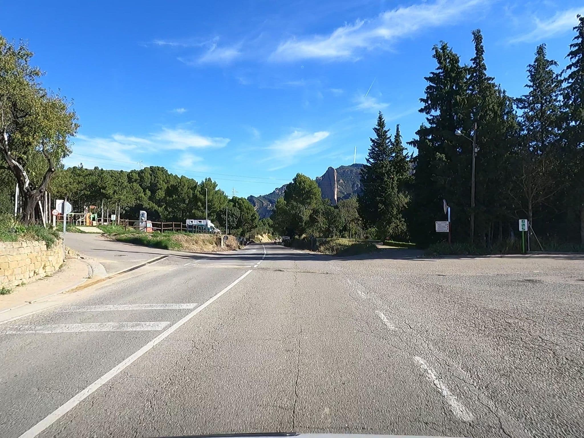 Street view near Panorámica los Mallos, Ayerbe — © voyage-hors-saison (CC BY-SA · Mapillary)