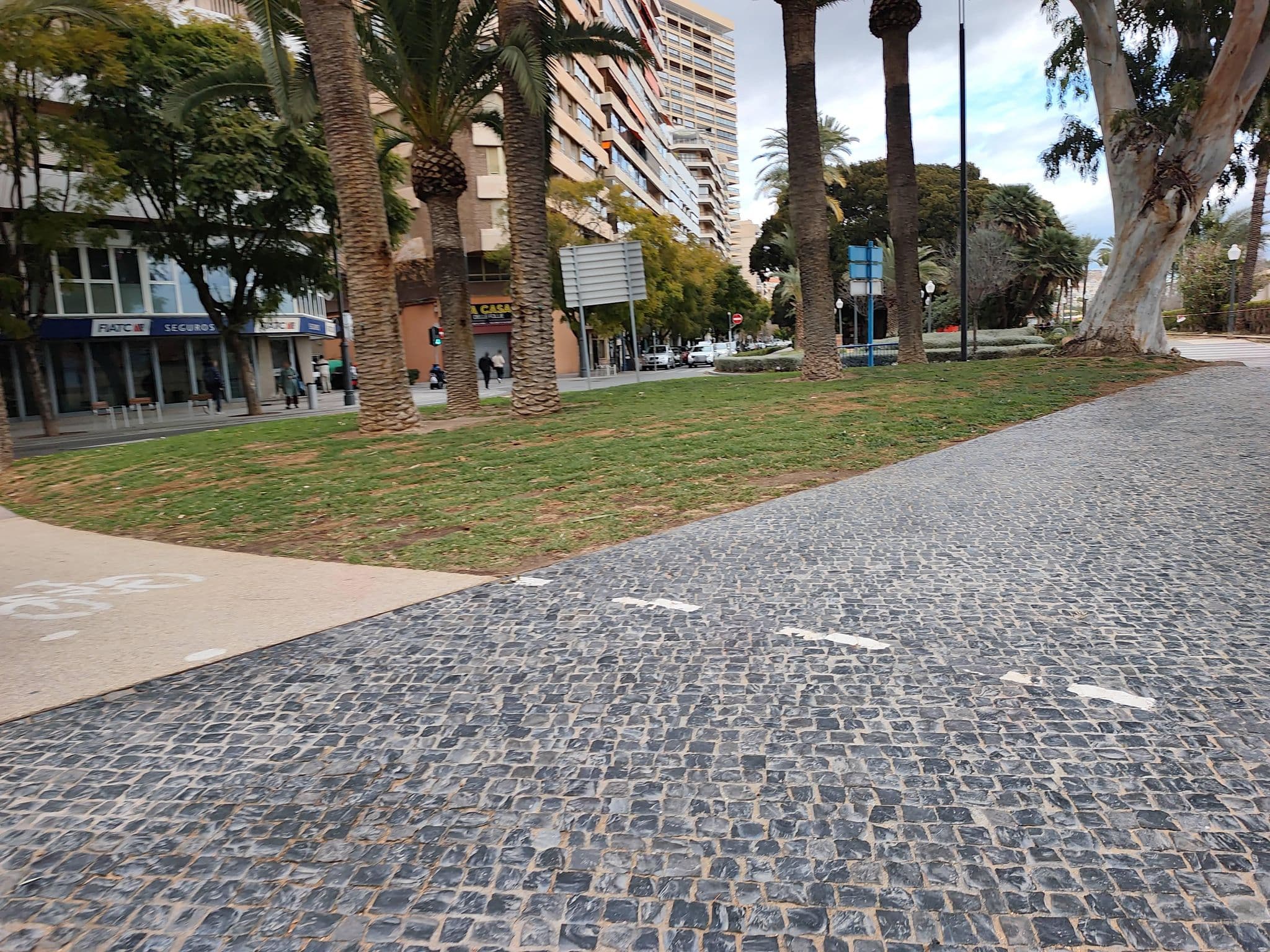 Street view near Airbnb'ke, Alicante — © Duro (CC BY-SA · Mapillary)