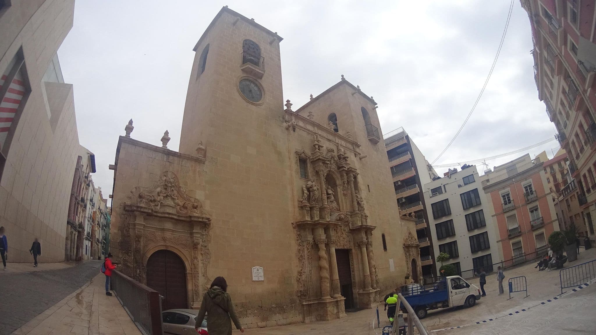 Street view near Hostal la Milagrosa, Alicante — © robertogeb (CC BY-SA · Mapillary)