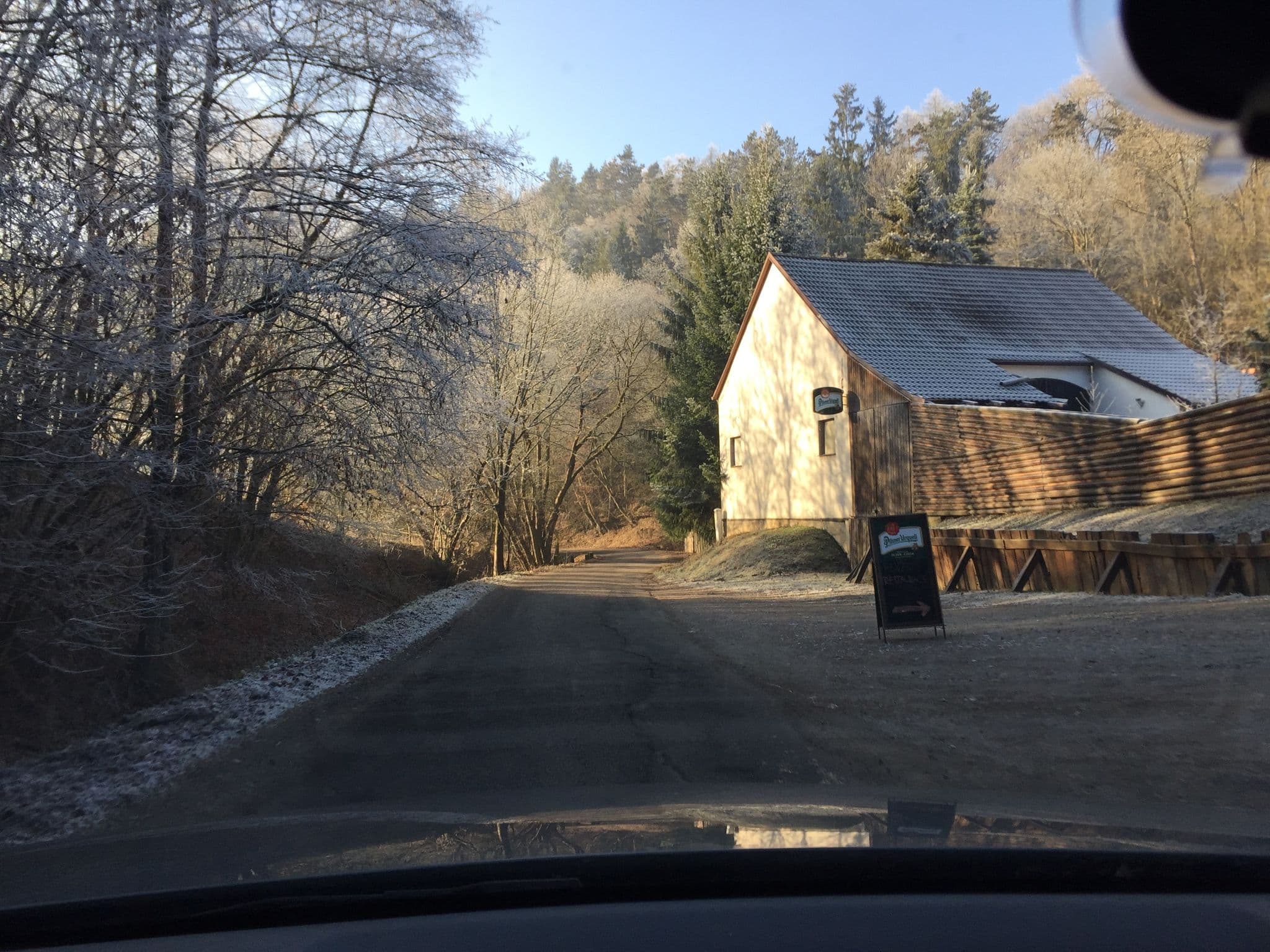 Street view near Penzion Hájovna u Dubu, Řevnice — © atze777 (CC BY-SA · Mapillary)