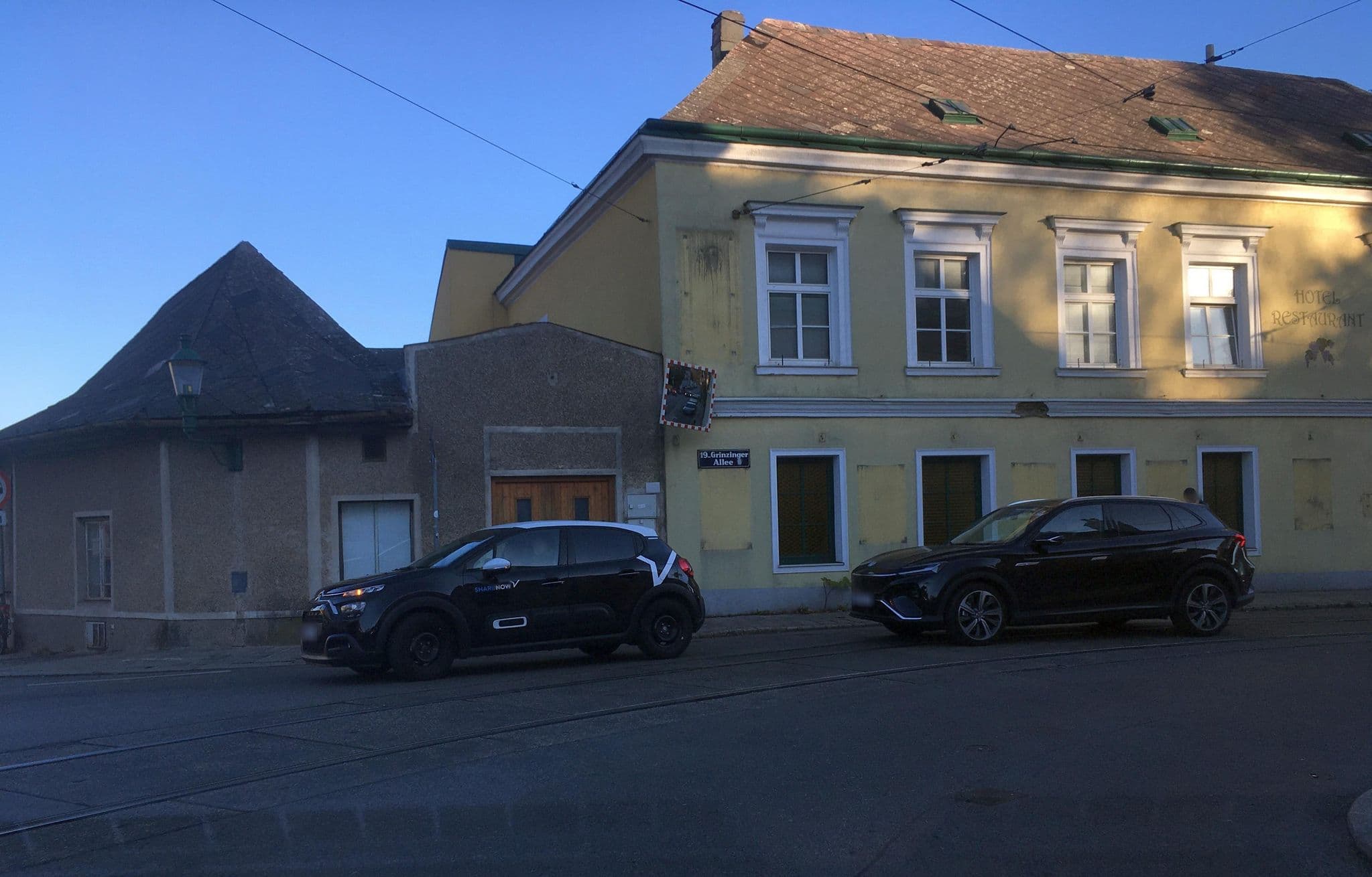 Street view near Grinzinger Hof, Döbling — © istefanos (CC BY-SA · Mapillary)