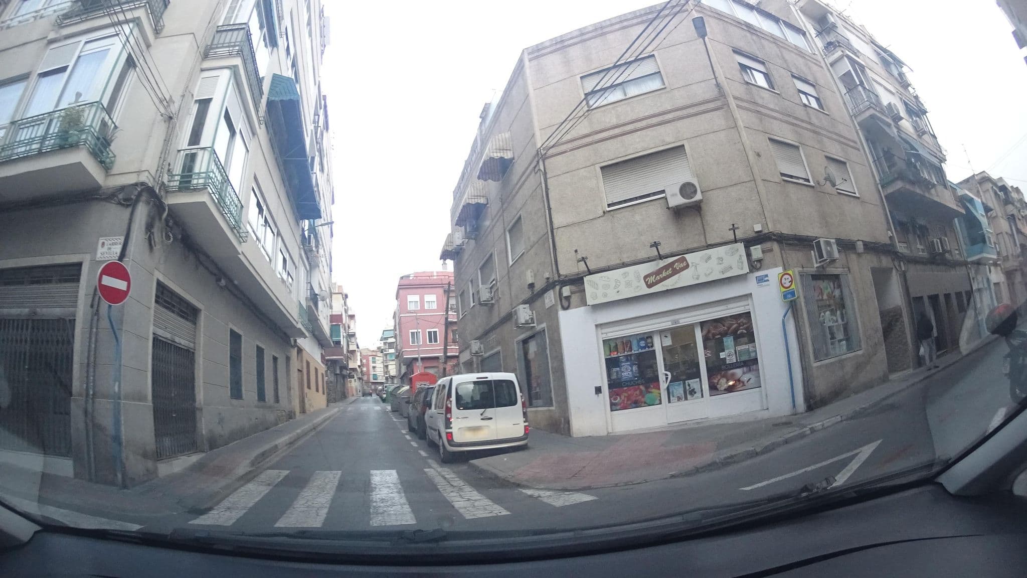Street view near Hans’ airbnb, Alicante — © robertogeb (CC BY-SA · Mapillary)