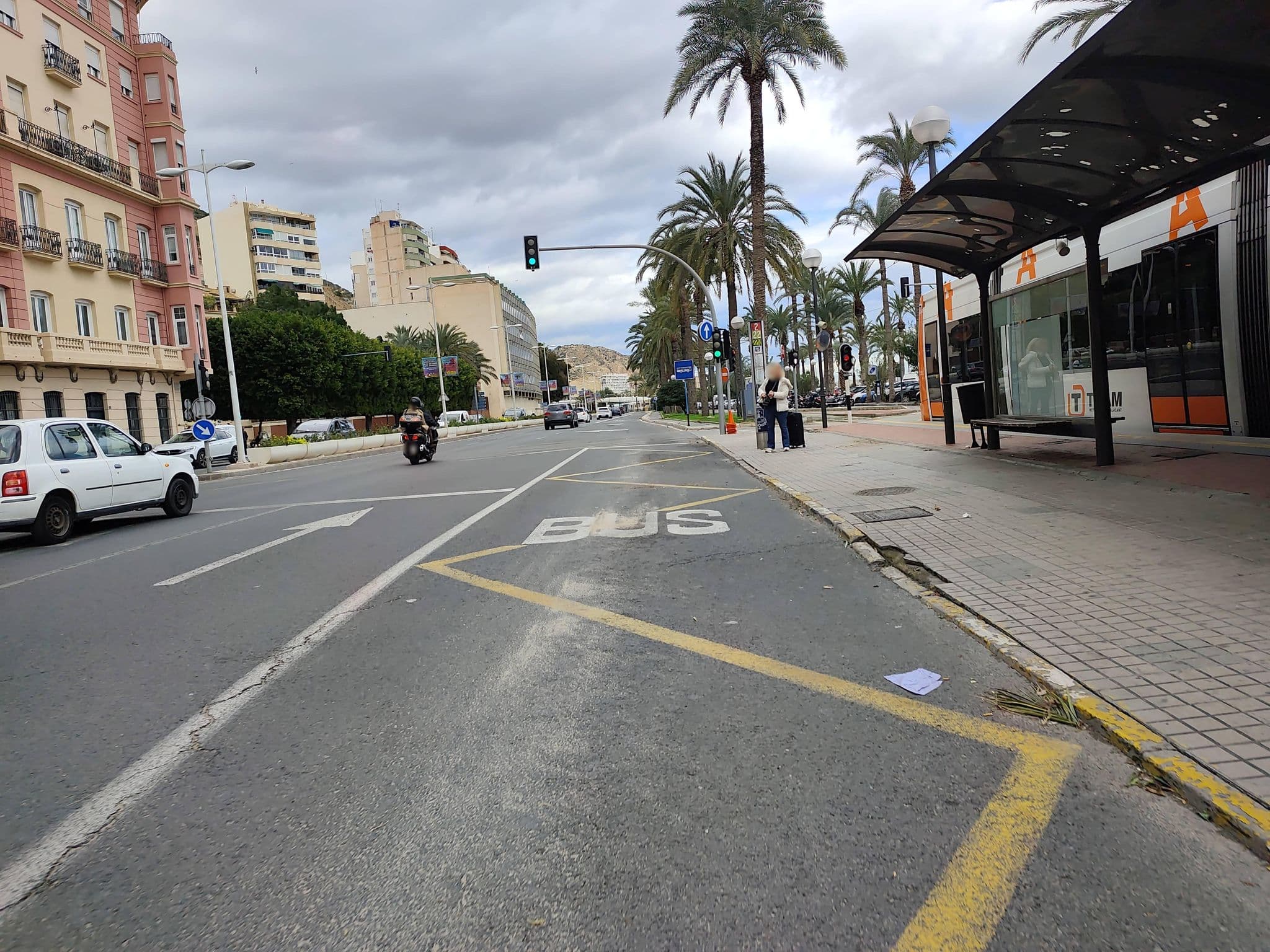 Street view near Apartamentos Bahía Alicante, Alicante — © Duro (CC BY-SA · Mapillary)