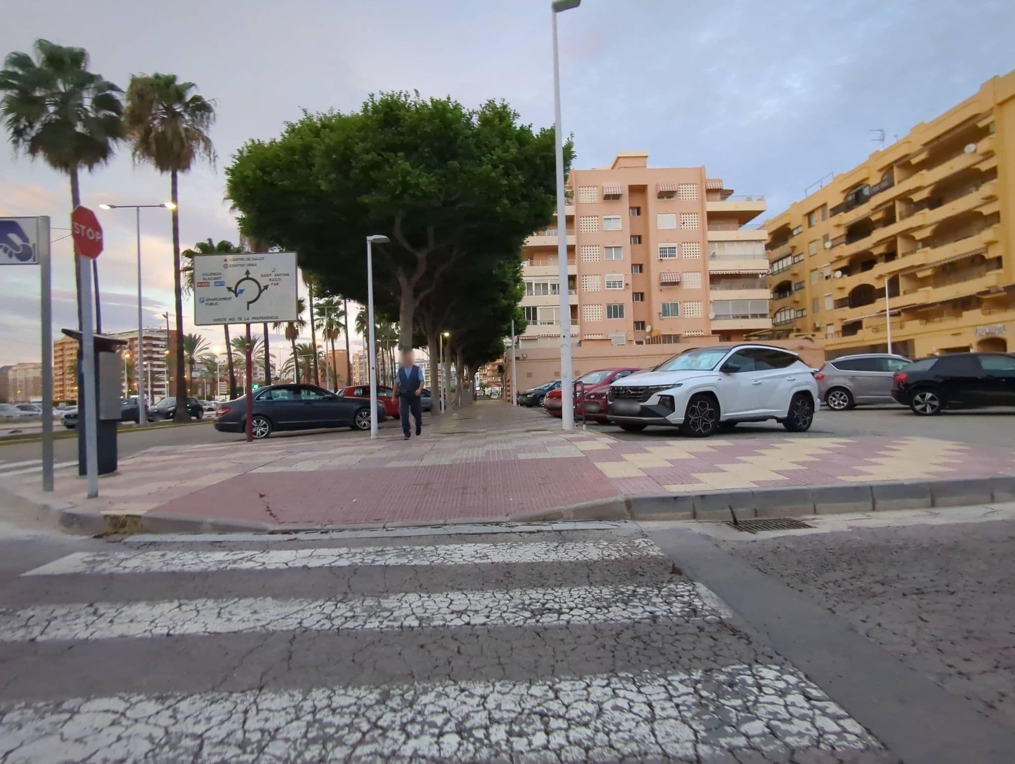 Street view near Hotel Carabela II, Cullera — © miguel_andrade (CC BY-SA · Mapillary)