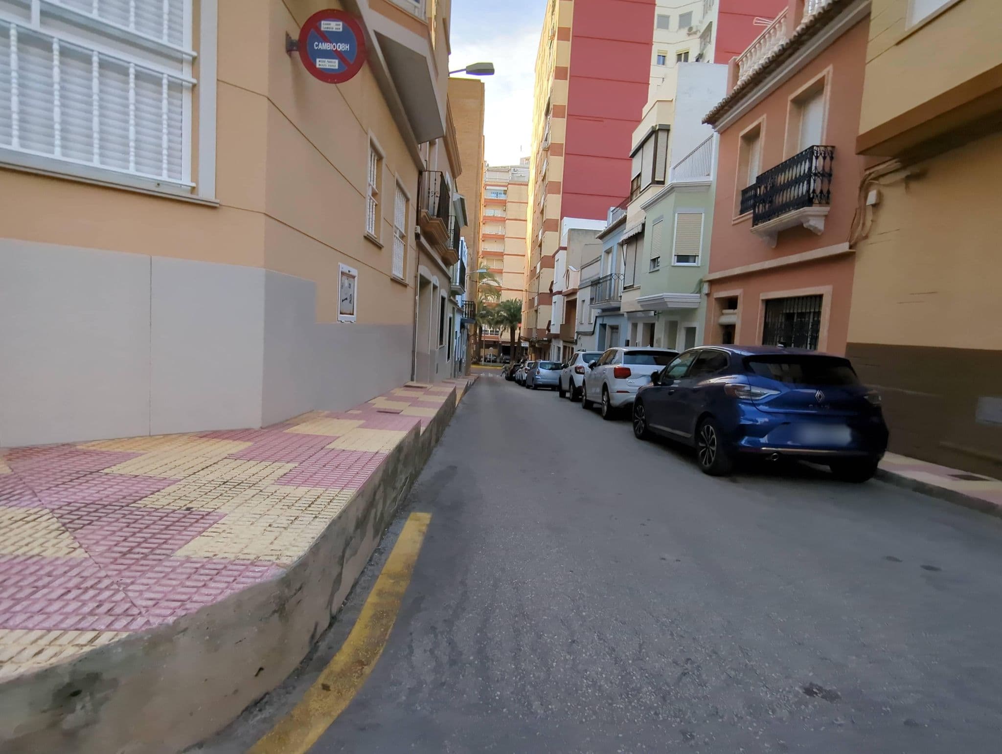 Street view near Hotel Residencia Desi, Cullera — © miguel_andrade (CC BY-SA · Mapillary)