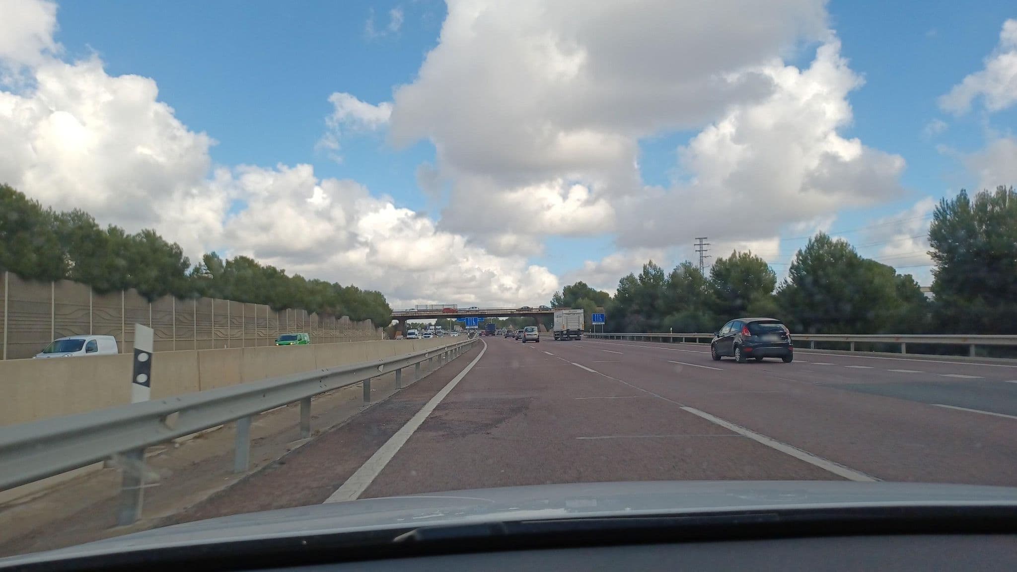 Street view near Hotel Frontair Congres, Paterna — © normanm (CC BY-SA · Mapillary)