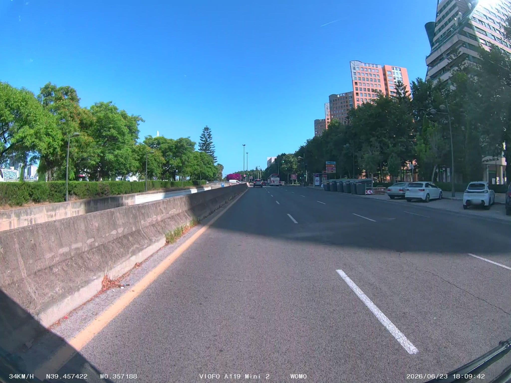Street view near Aqua Apartments Oceanográfico, Valencia — © soulcover (CC BY-SA · Mapillary)