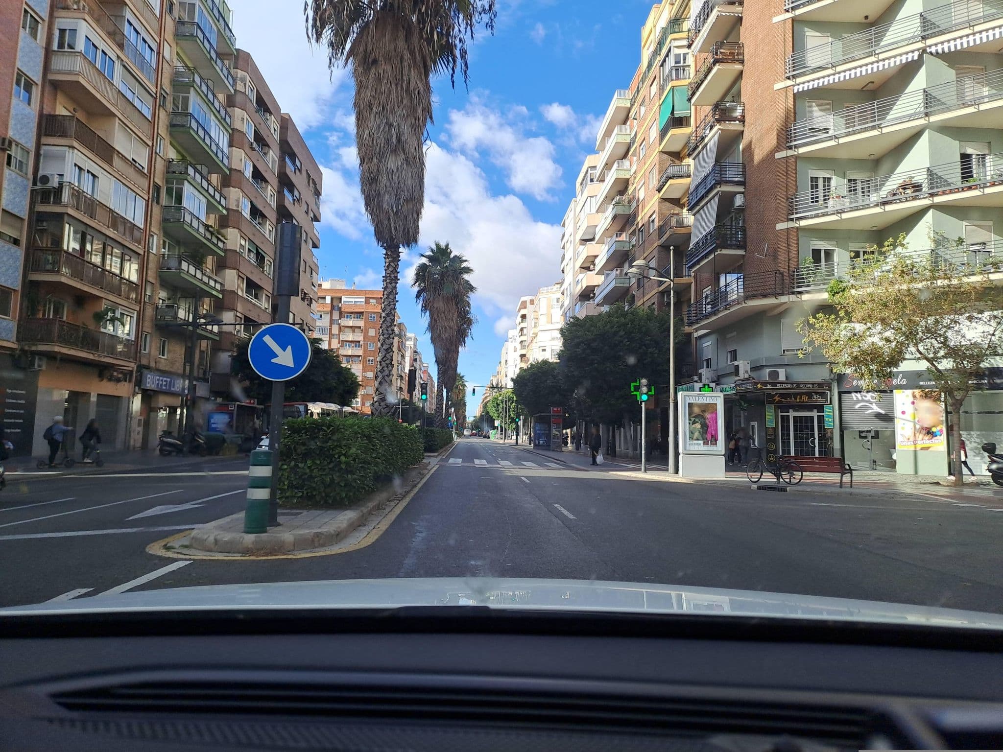 Street view near Cefiba Buzones y Cajas Fuertes, Valencia — © normanm (CC BY-SA · Mapillary)