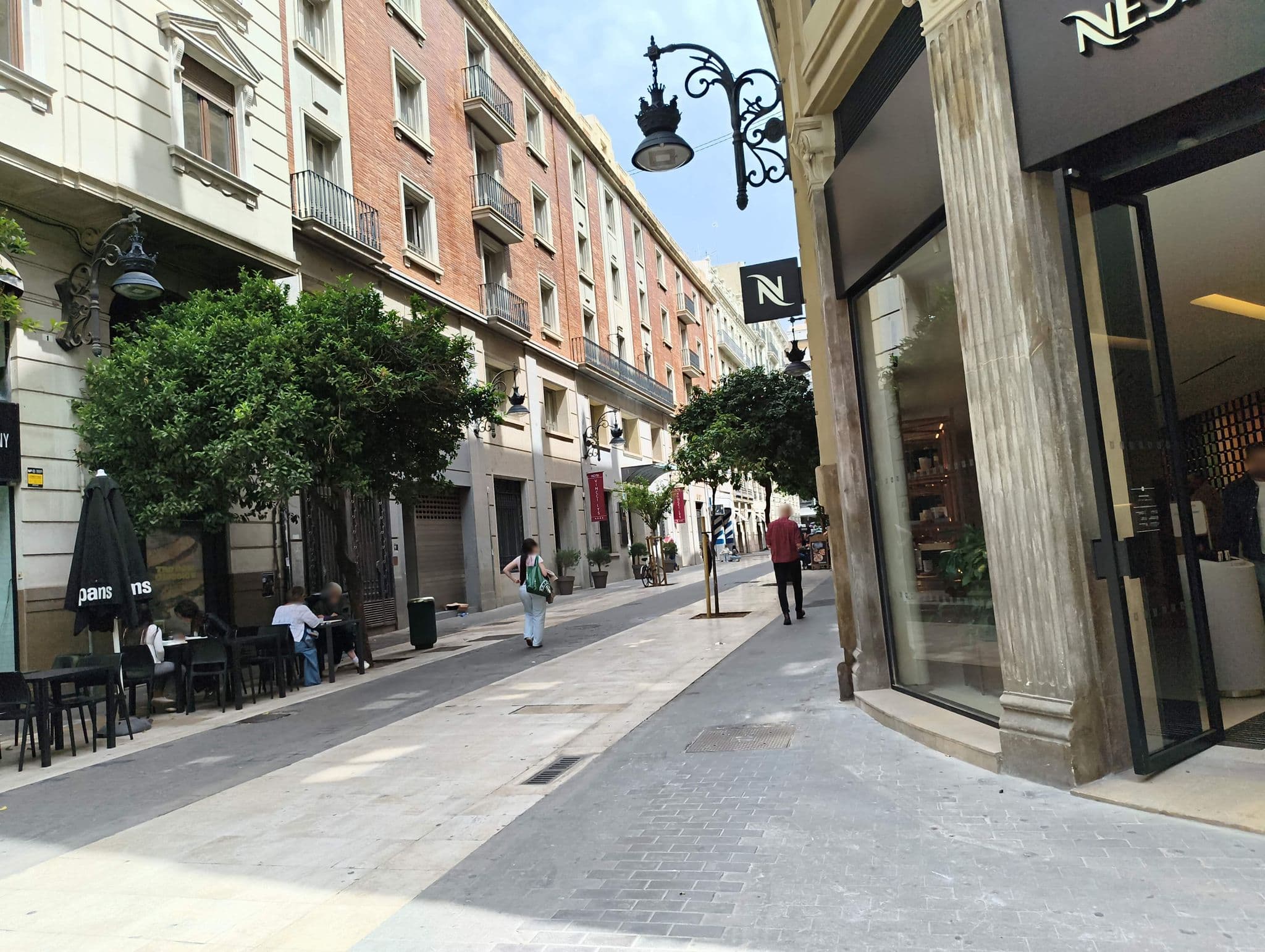 Street view near فُنْدق فِينْتشِي لِيز (فَالِنسيَا), Valencia — © marcuscalabresus (CC BY-SA · Mapillary)