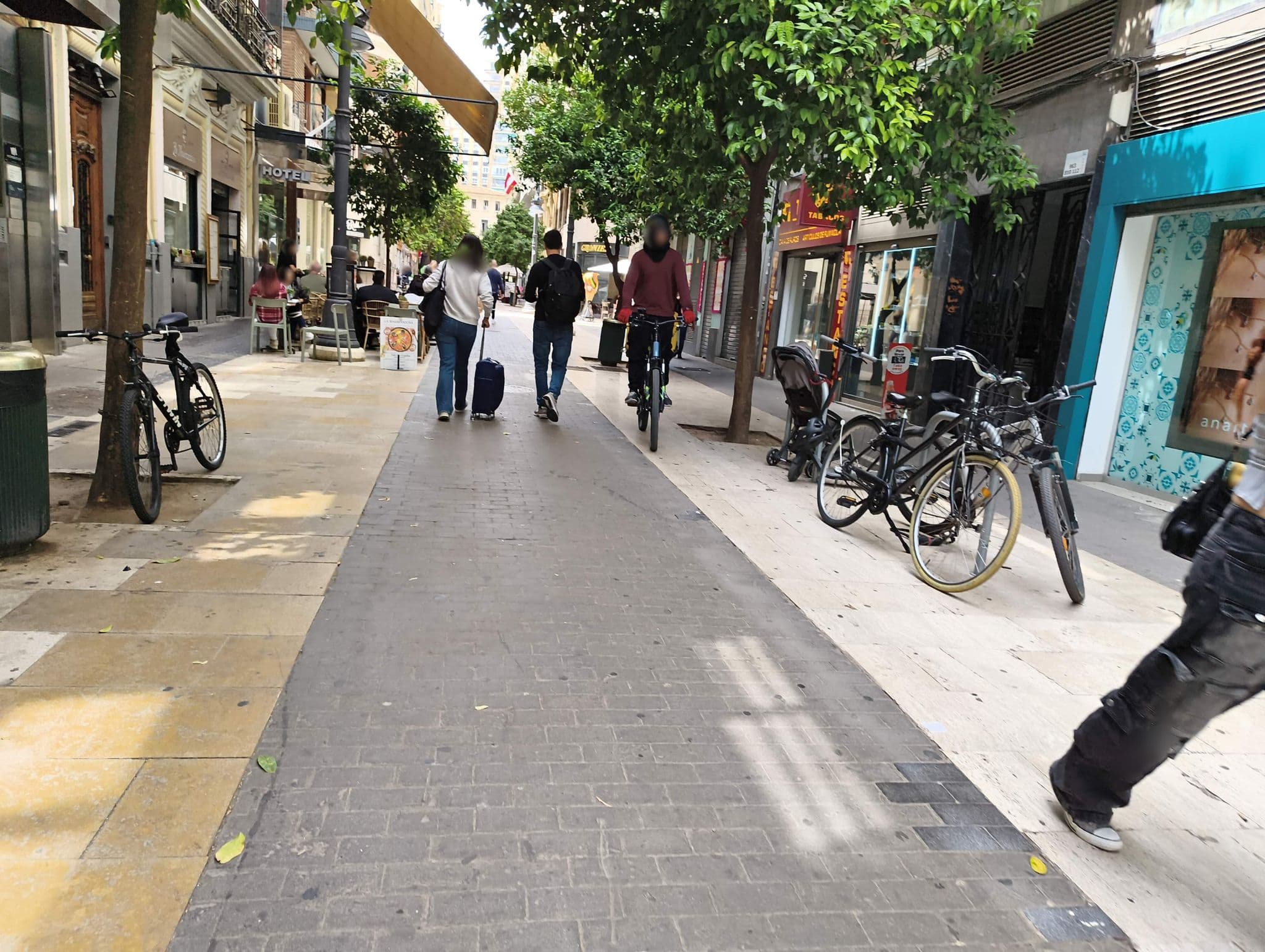 Street view near La Casa del Arroz, Valencia — © marcuscalabresus (CC BY-SA · Mapillary)