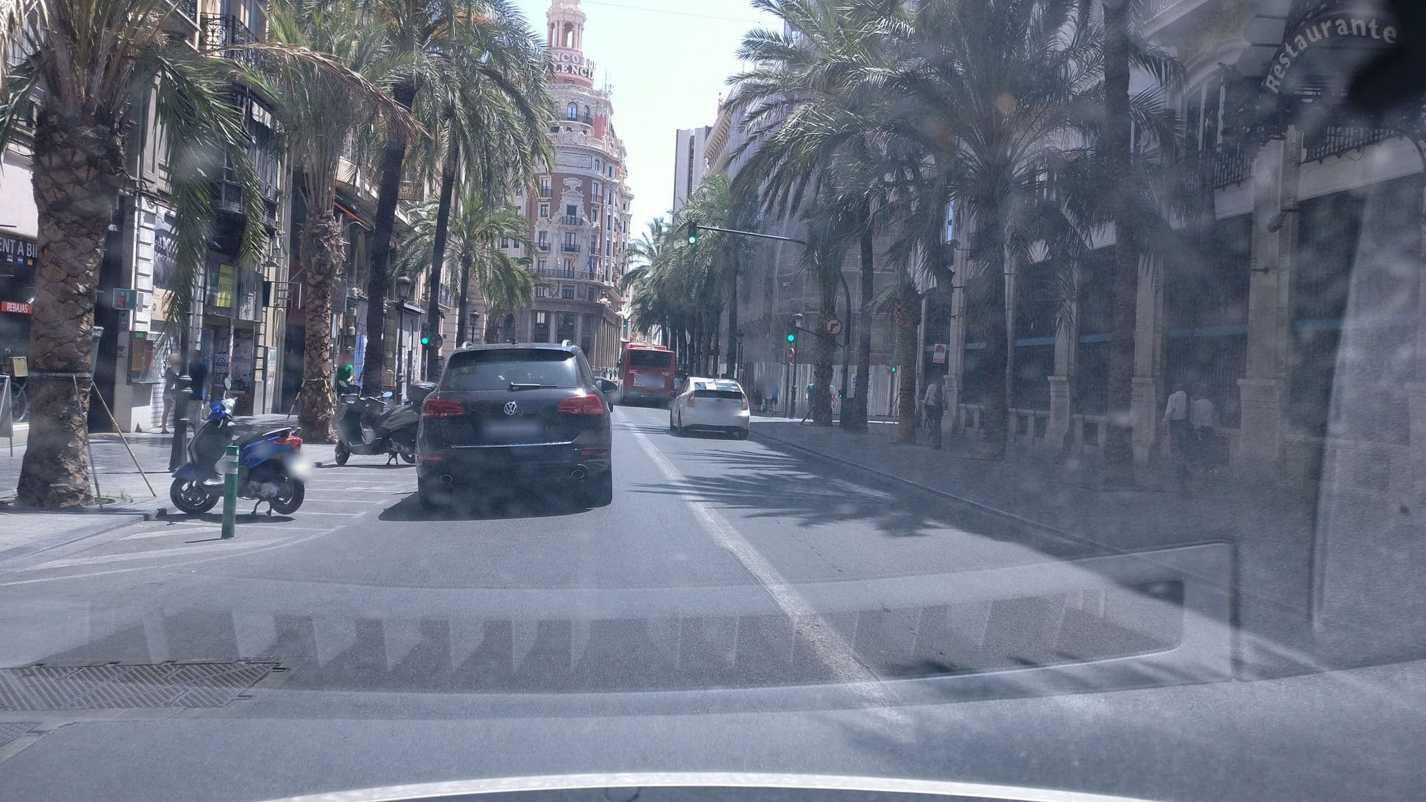 Street view near Hotel Husa Reina Victoria, Valencia — © xurxosanz (CC BY-SA · Mapillary)