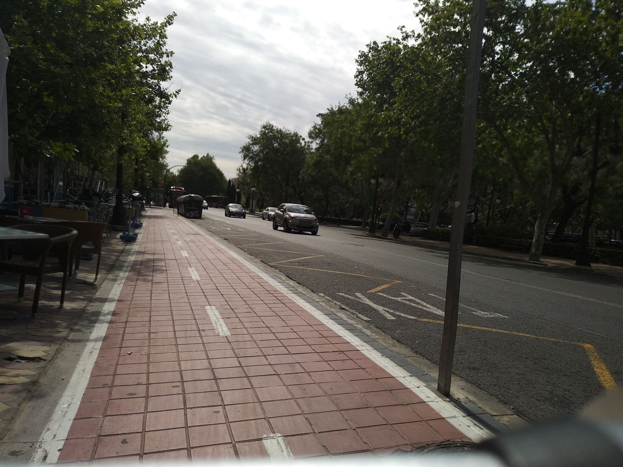 Street view near The Pod Suite Hostel, Valencia — © raolbaletco (CC BY-SA · Mapillary)