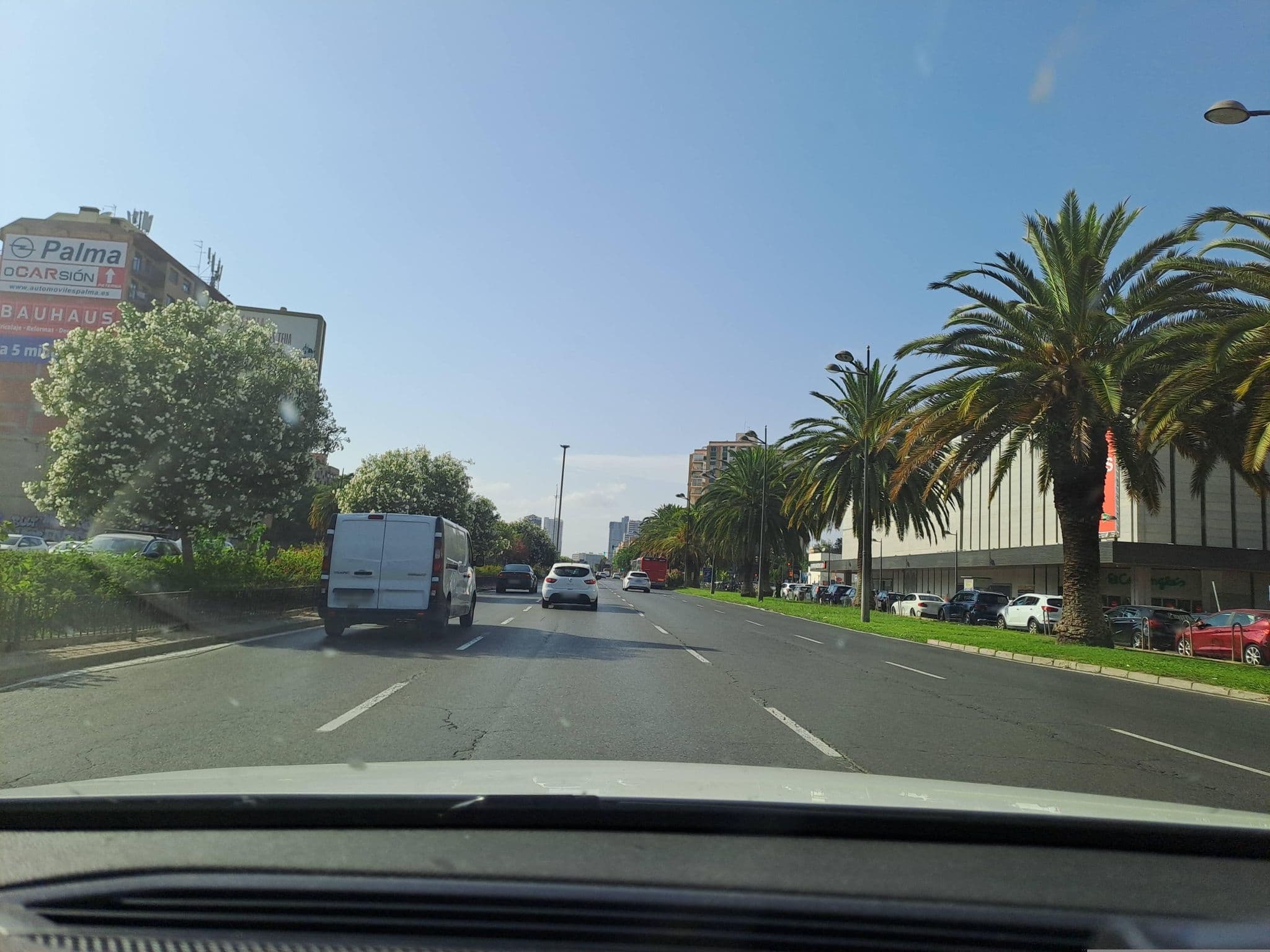Street view near Swimming Pool Expo Hotel Valencia, Valencia — © normanm (CC BY-SA · Mapillary)