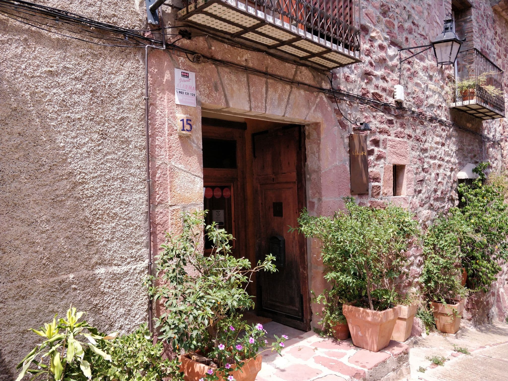 Street view near Hotel rural El jardin vertical, Villafamés — © tmotard (CC BY-SA · Mapillary)