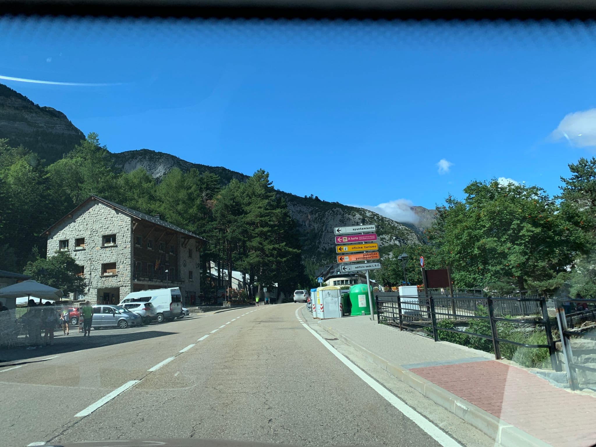 Street view near Hotel Ara, Sallent de Gállego — © robot8a (CC BY-SA · Mapillary)