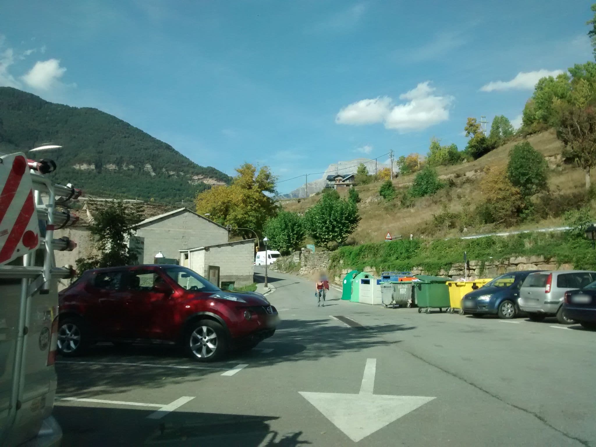 Street view near Apartamentos Casa Juaneta, Sabiñánigo — © msevilla00 (CC BY-SA · Mapillary)