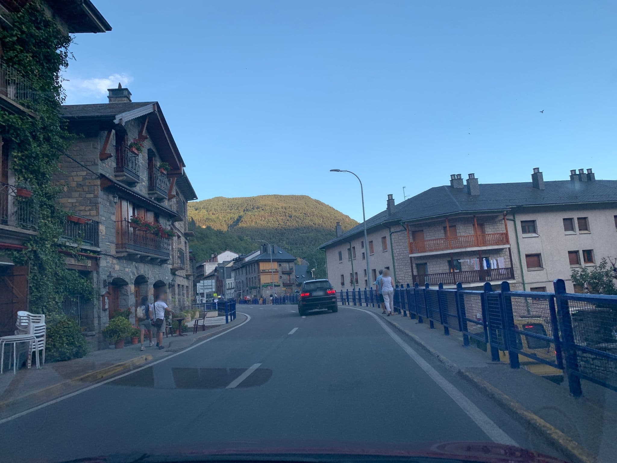 Street view near Apartamentos Casa Español, Sabiñánigo — © robot8a (CC BY-SA · Mapillary)