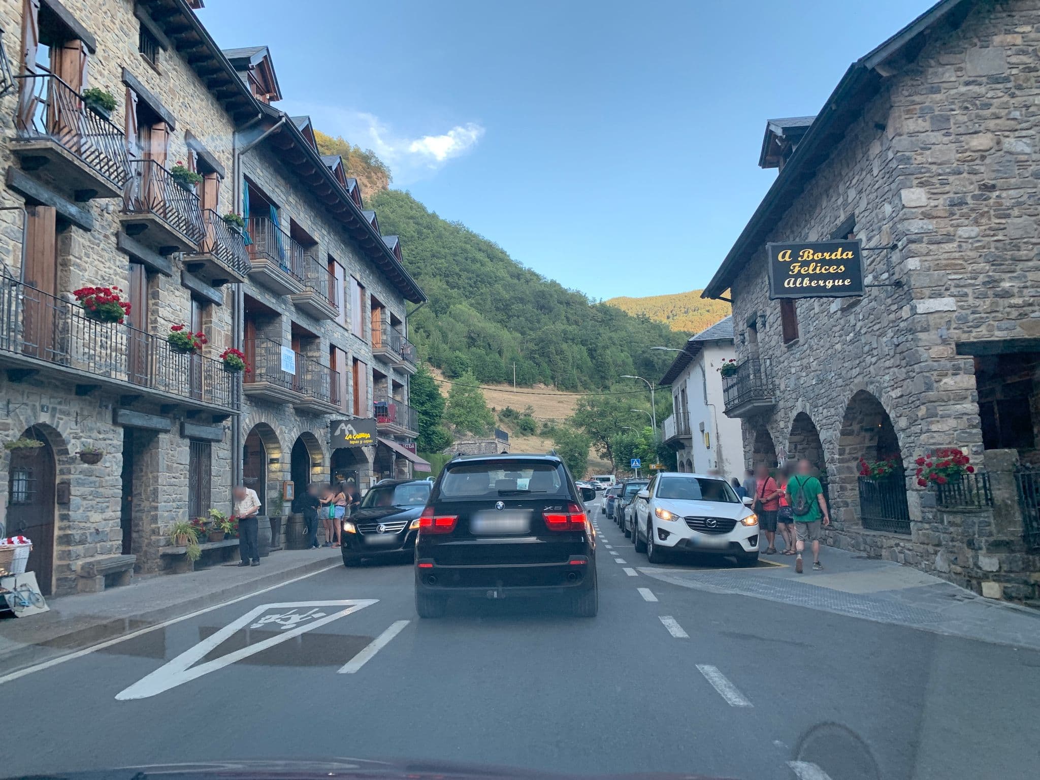 Street view near Apartamentos Gabarre, Sabiñánigo — © robot8a (CC BY-SA · Mapillary)