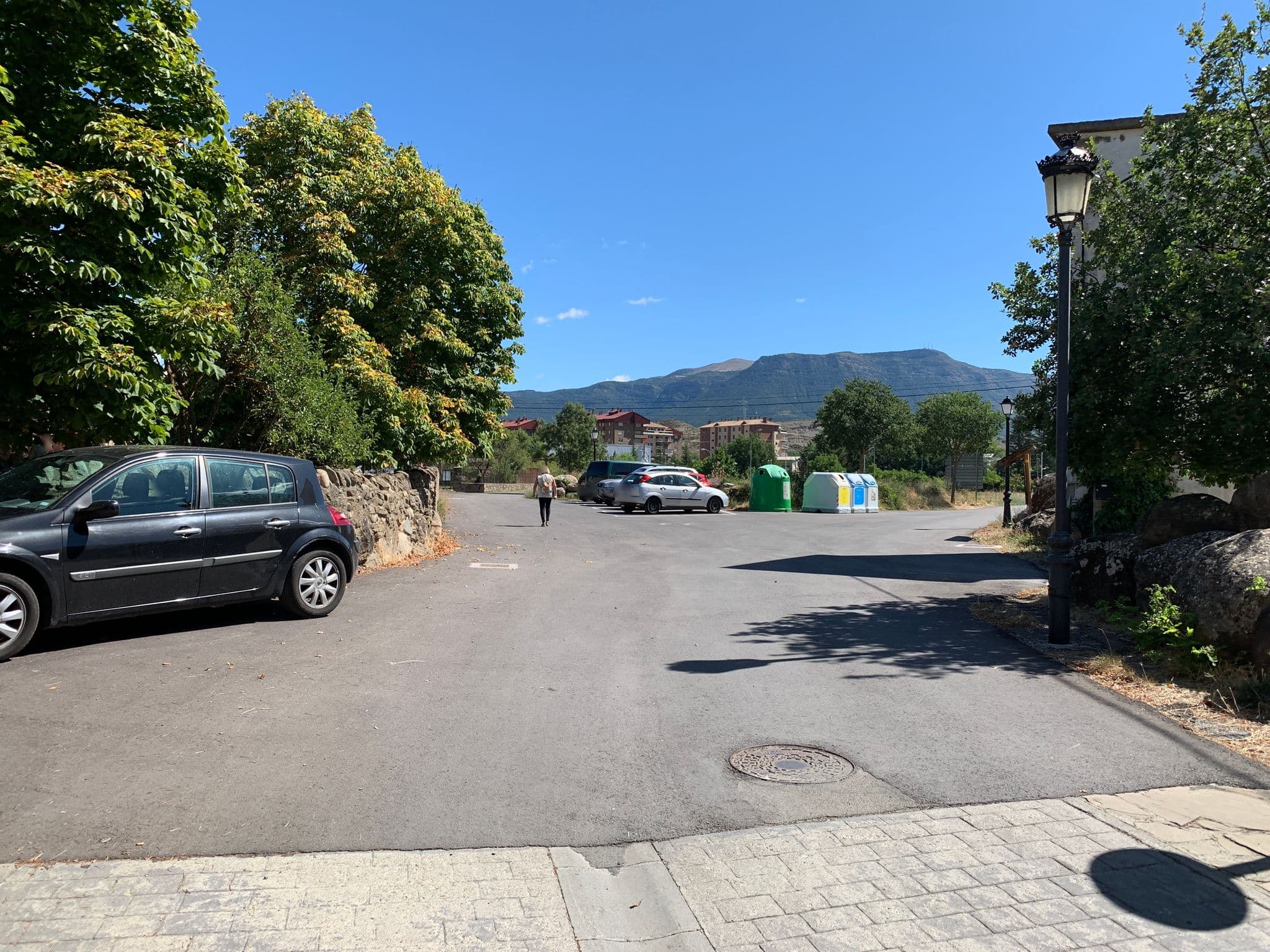 Street view near albergue de isin, Sabiñánigo — © robot8a (CC BY-SA · Mapillary)