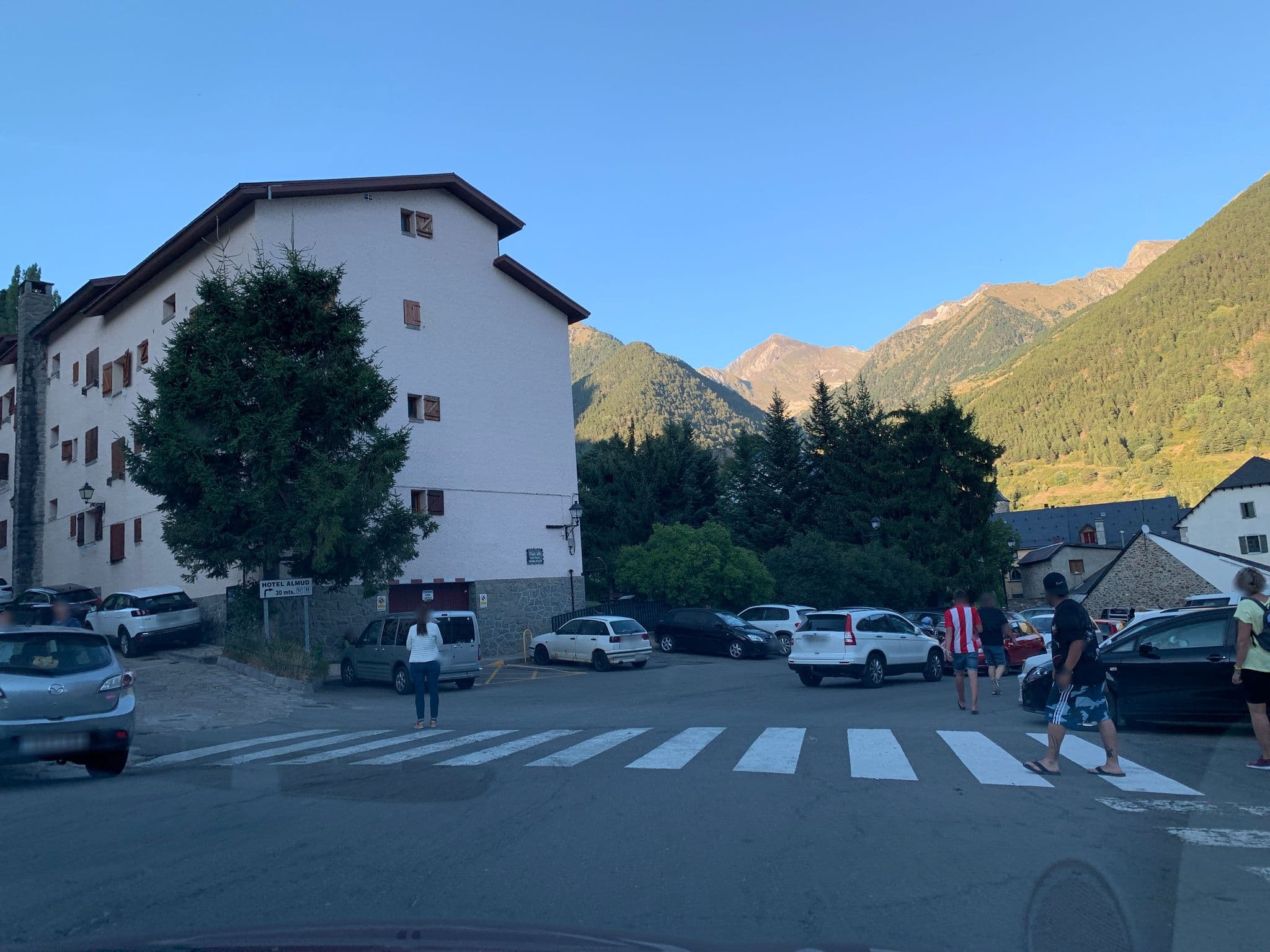 Street view near Pinset Center Dos, Sallent de Gállego — © robot8a (CC BY-SA · Mapillary)