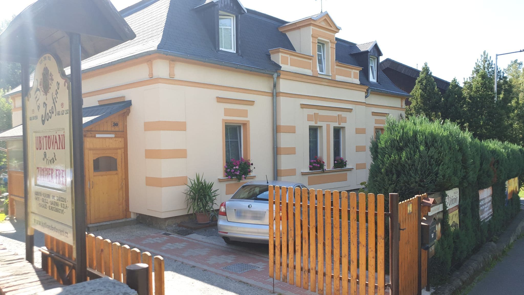 Street view near Villa Josefina, Kamenický Šenov — © jochenb (CC BY-SA · Mapillary)