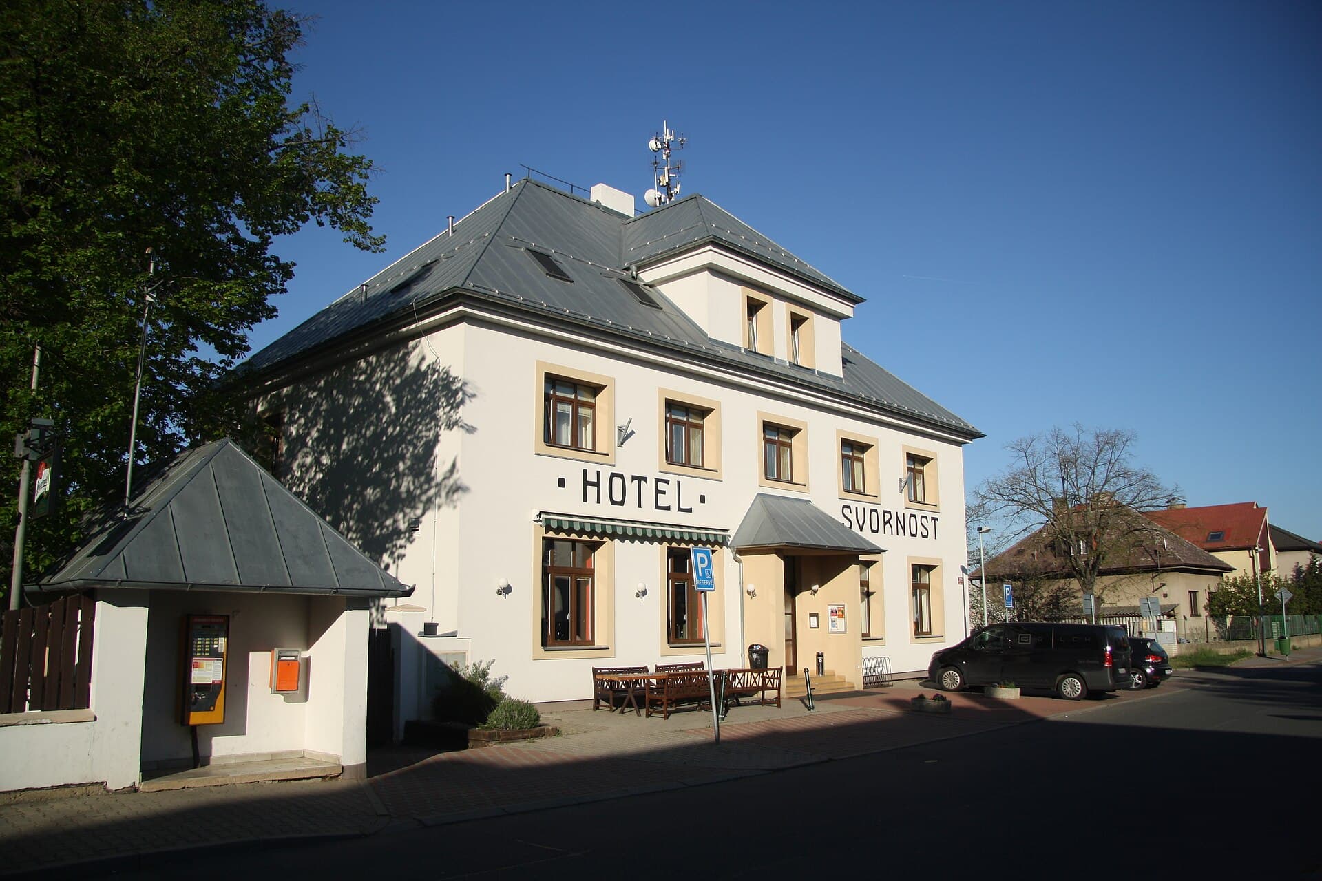 Hotel Svornost (via Wikimedia Commons, CC BY-SA 4.0)
