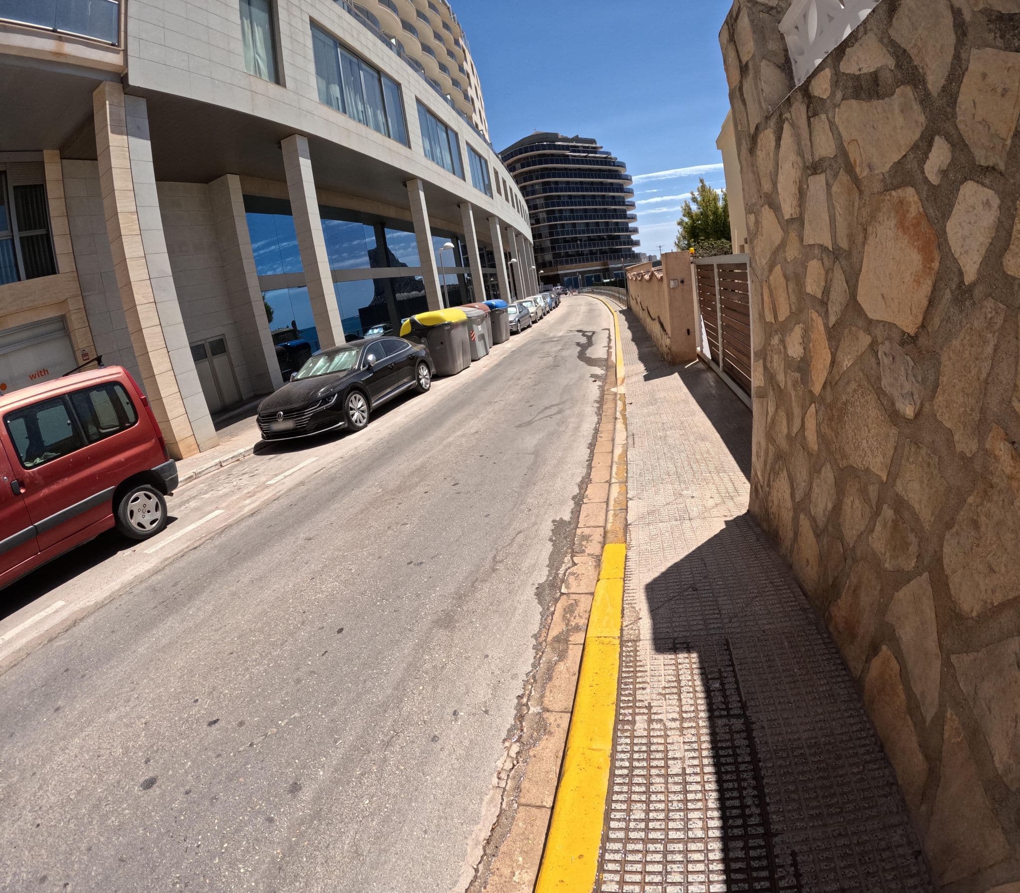 Street view near Apartamentos Albamar II, Calp — © tjorim (CC BY-SA · Mapillary)