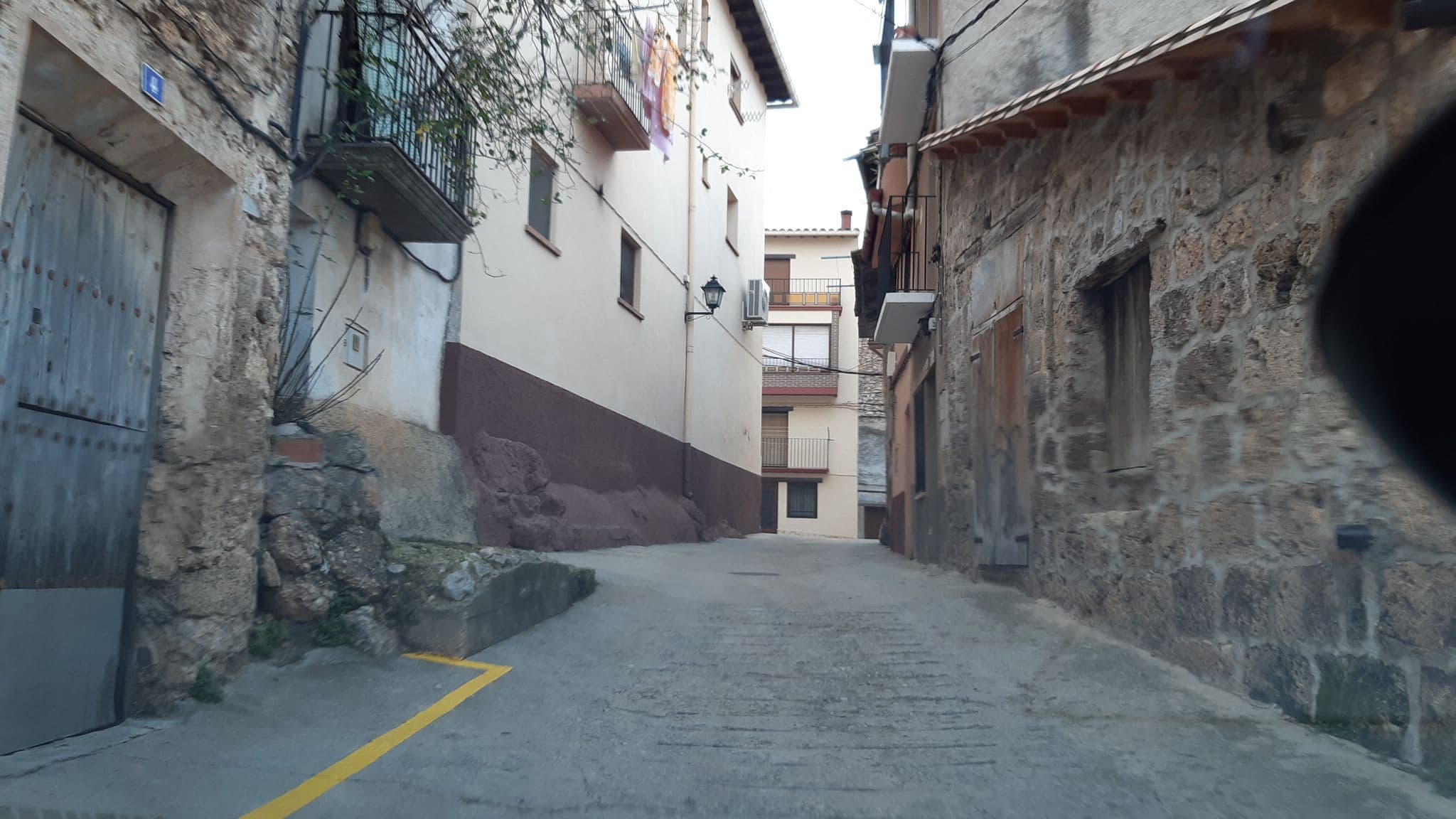 Street view near Casa Lola en Beceite rodeados de montañas y ríos, Valderrobres — © lordroger (CC BY-SA · Mapillary)